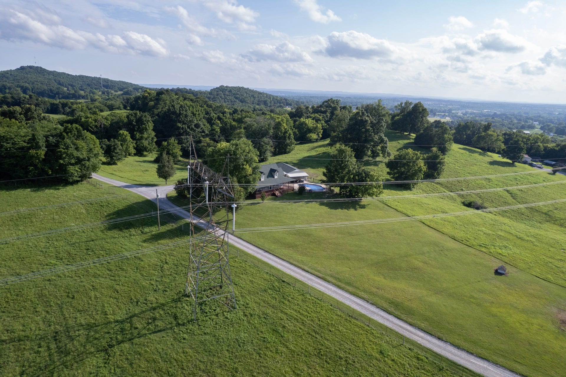 250 High Meadows Ln, Shelbyville, TN 37160 250 High Meadows Ln, Shelbyville, TN 37160