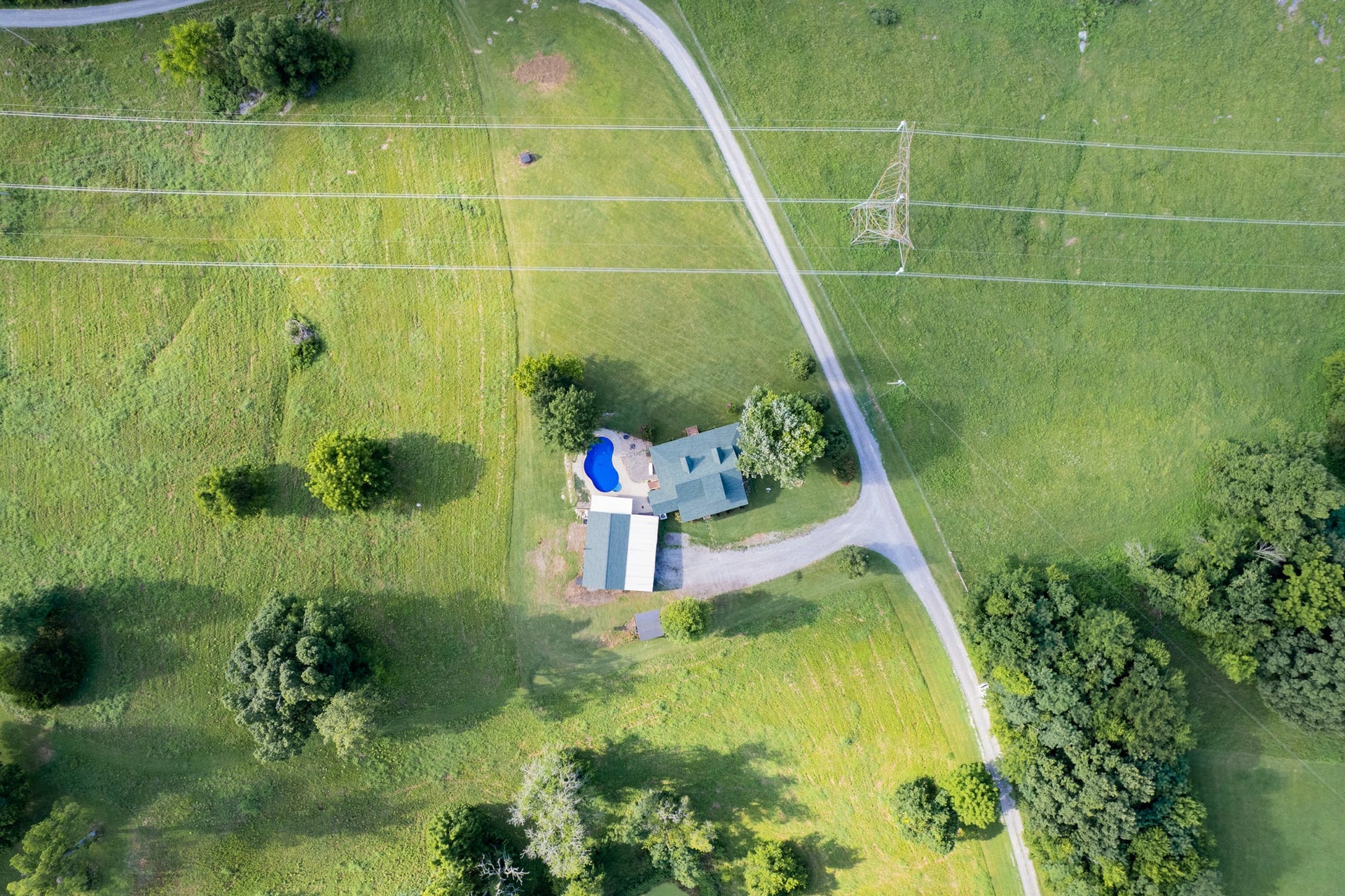 250 High Meadows Ln, Shelbyville, TN 37160 250 High Meadows Ln, Shelbyville, TN 37160