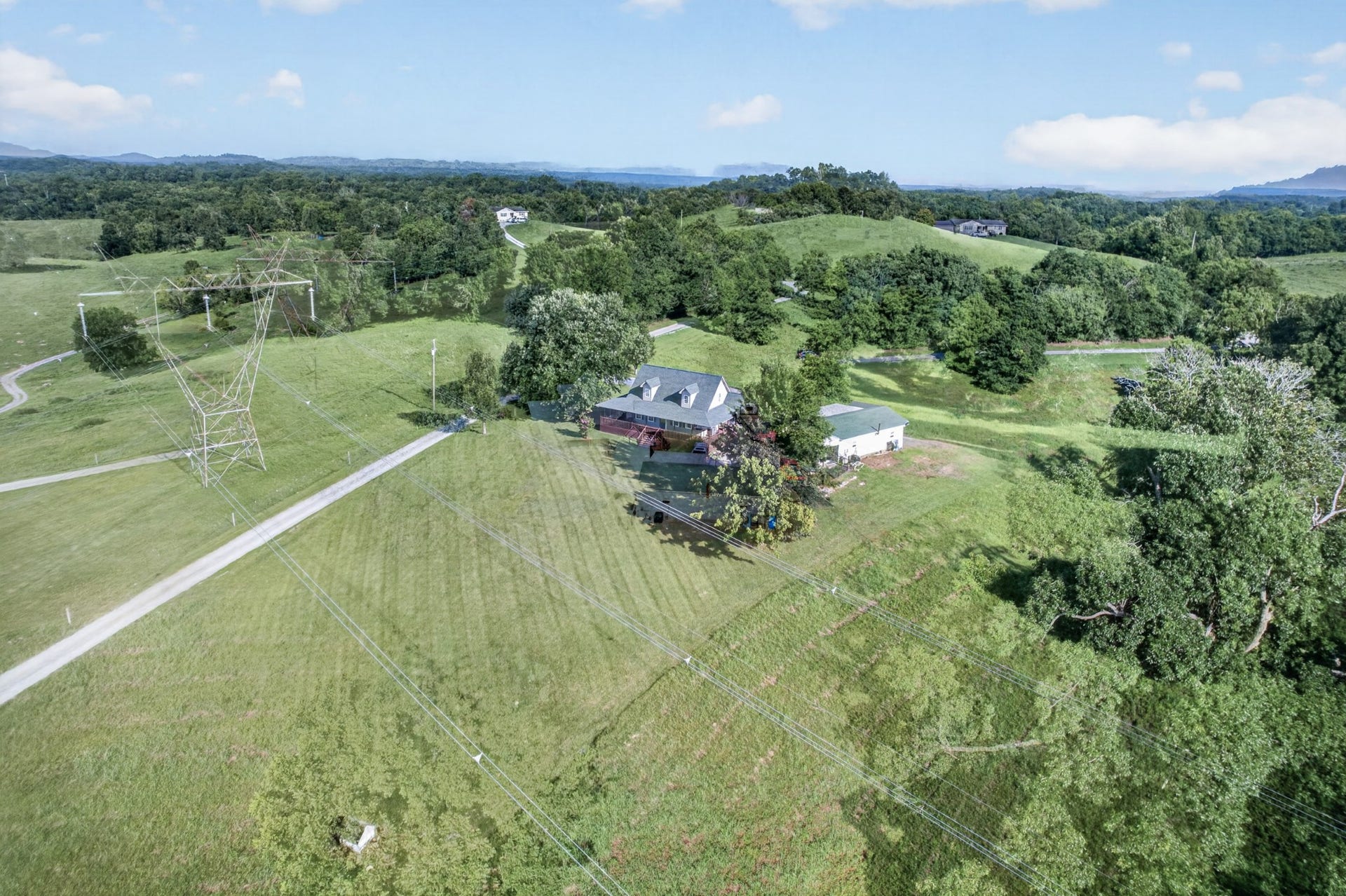 250 High Meadows Ln, Shelbyville, TN 37160 250 High Meadows Ln, Shelbyville, TN 37160