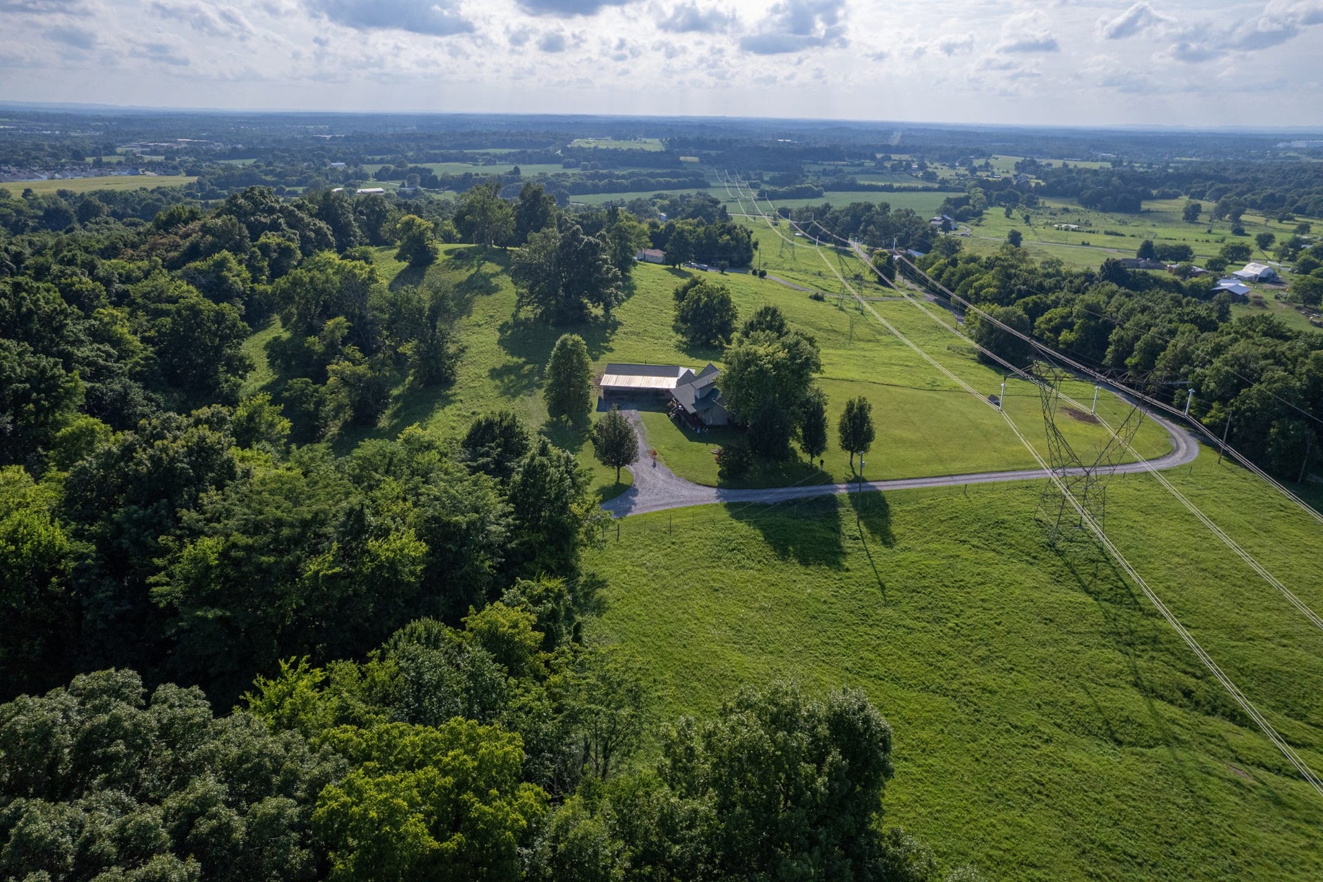 250 High Meadows Ln, Shelbyville, TN 37160 250 High Meadows Ln, Shelbyville, TN 37160