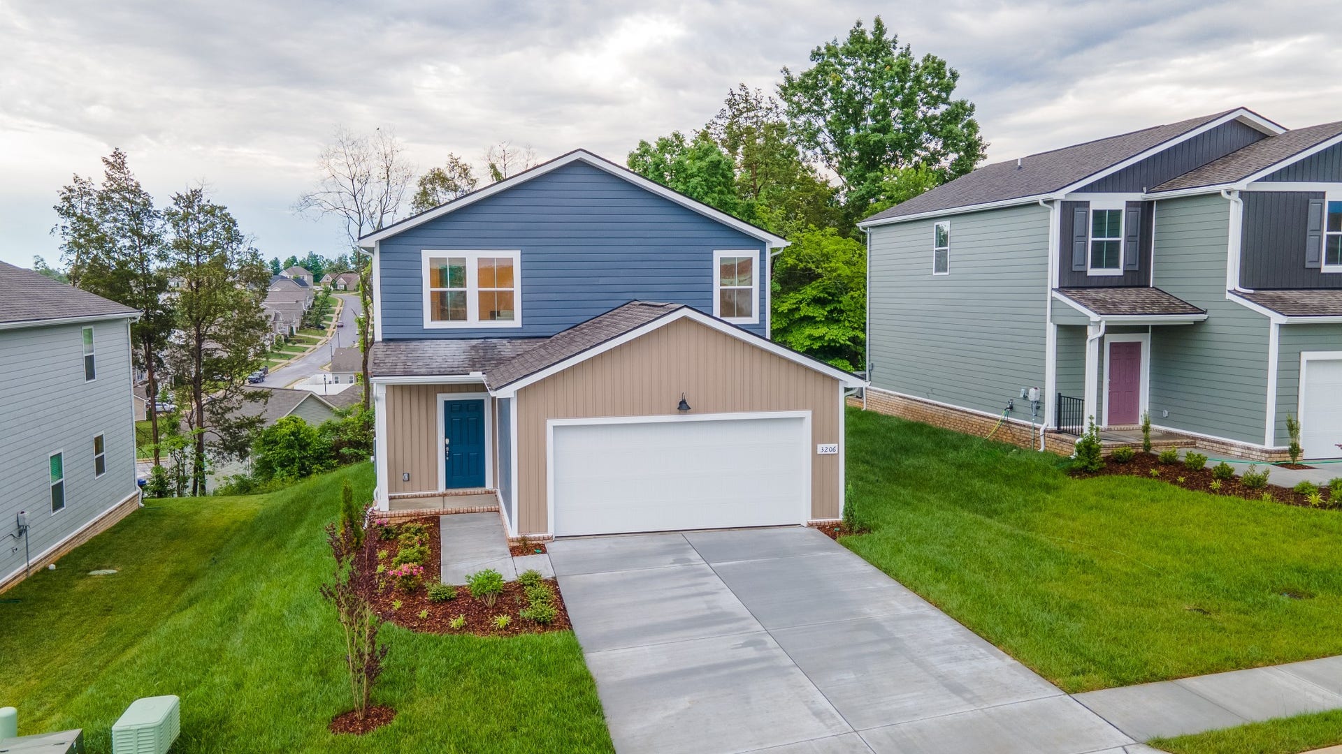 3206 Hearth Hollow Rd, Columbia, TN 38401 Beautiful hillside views in front and back
