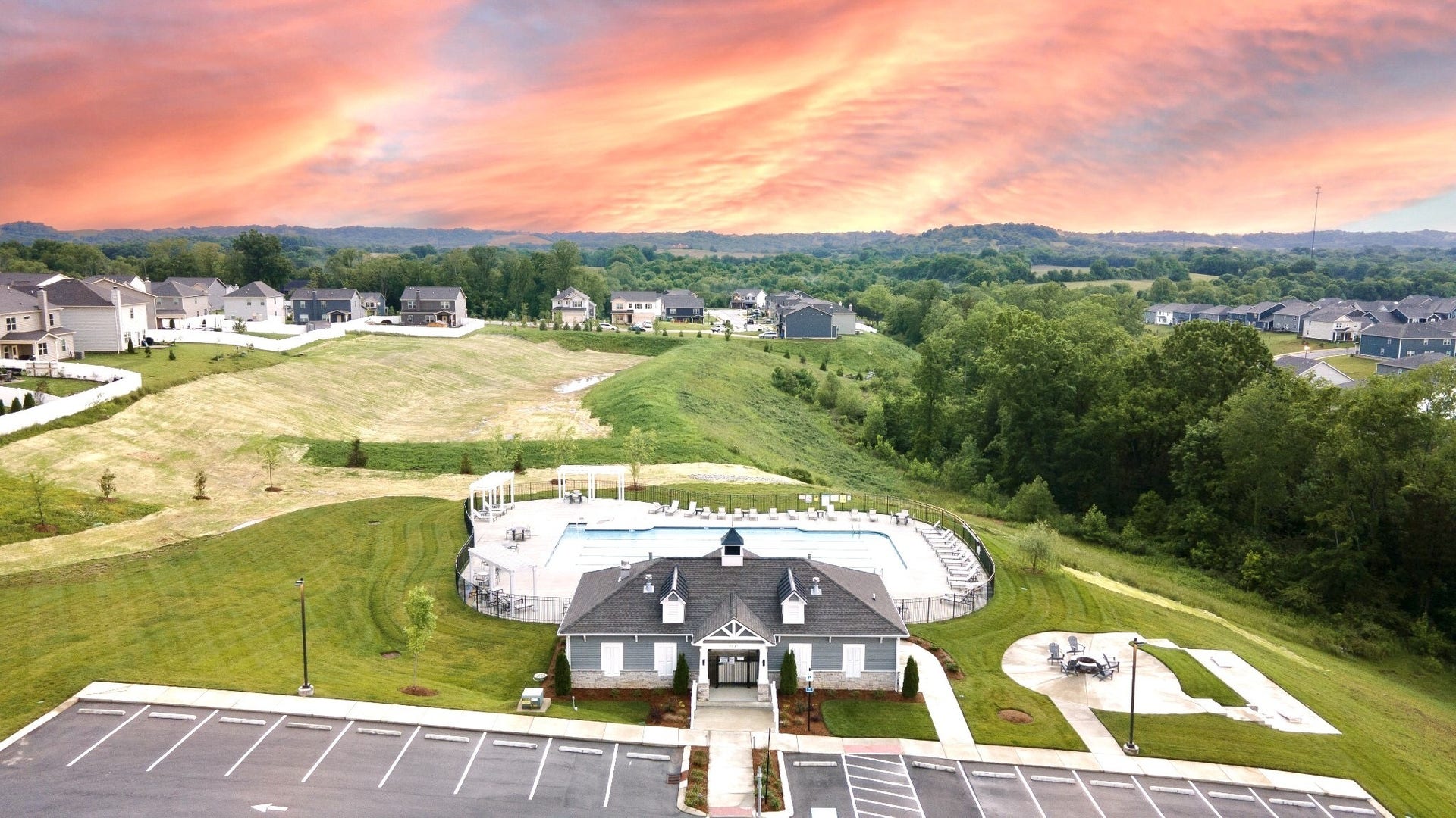 3206 Hearth Hollow Rd, Columbia, TN 38401 Community swimming pool and clubhouse