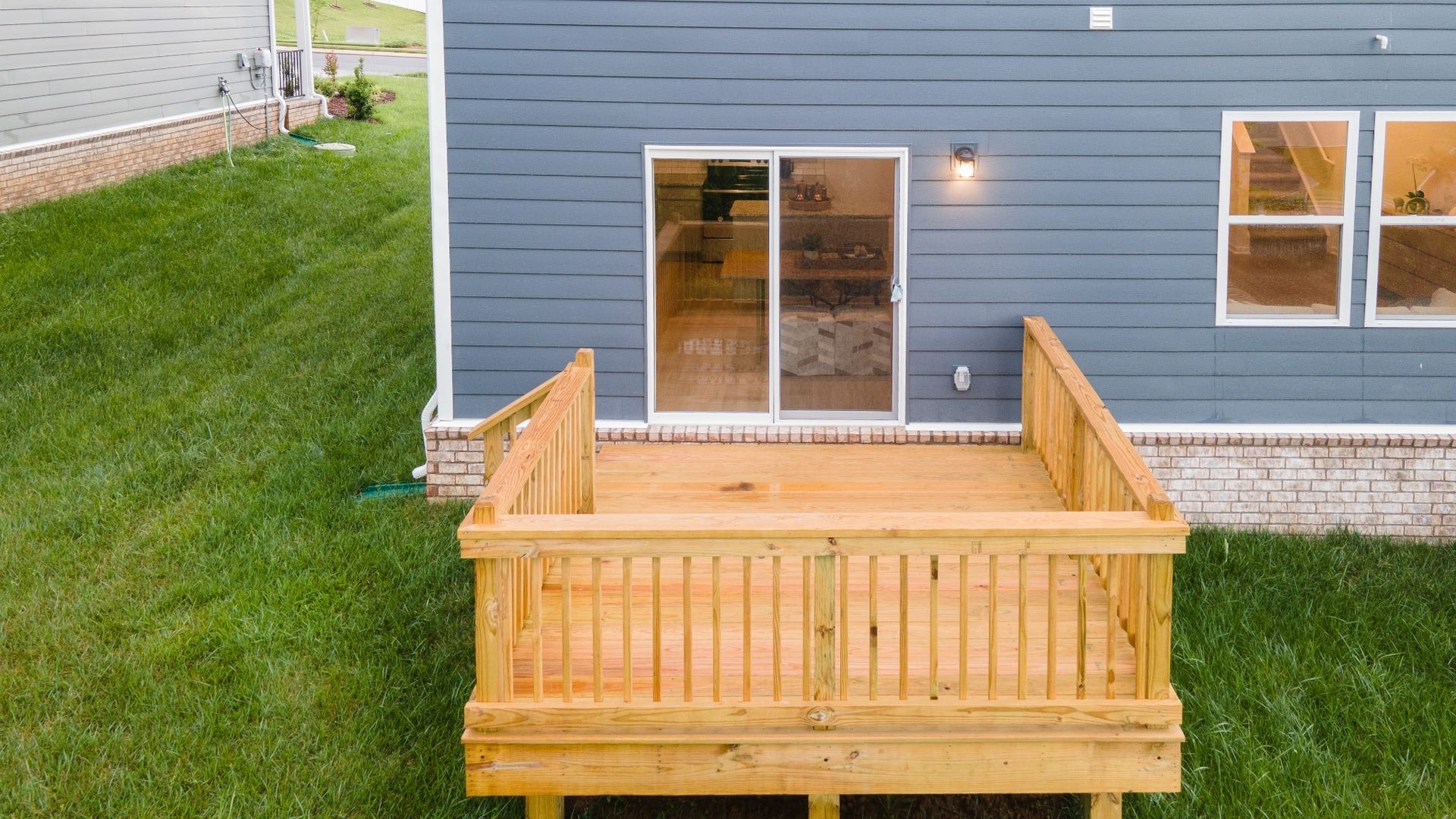 3206 Hearth Hollow Rd, Columbia, TN 38401 Relaxing back deck
