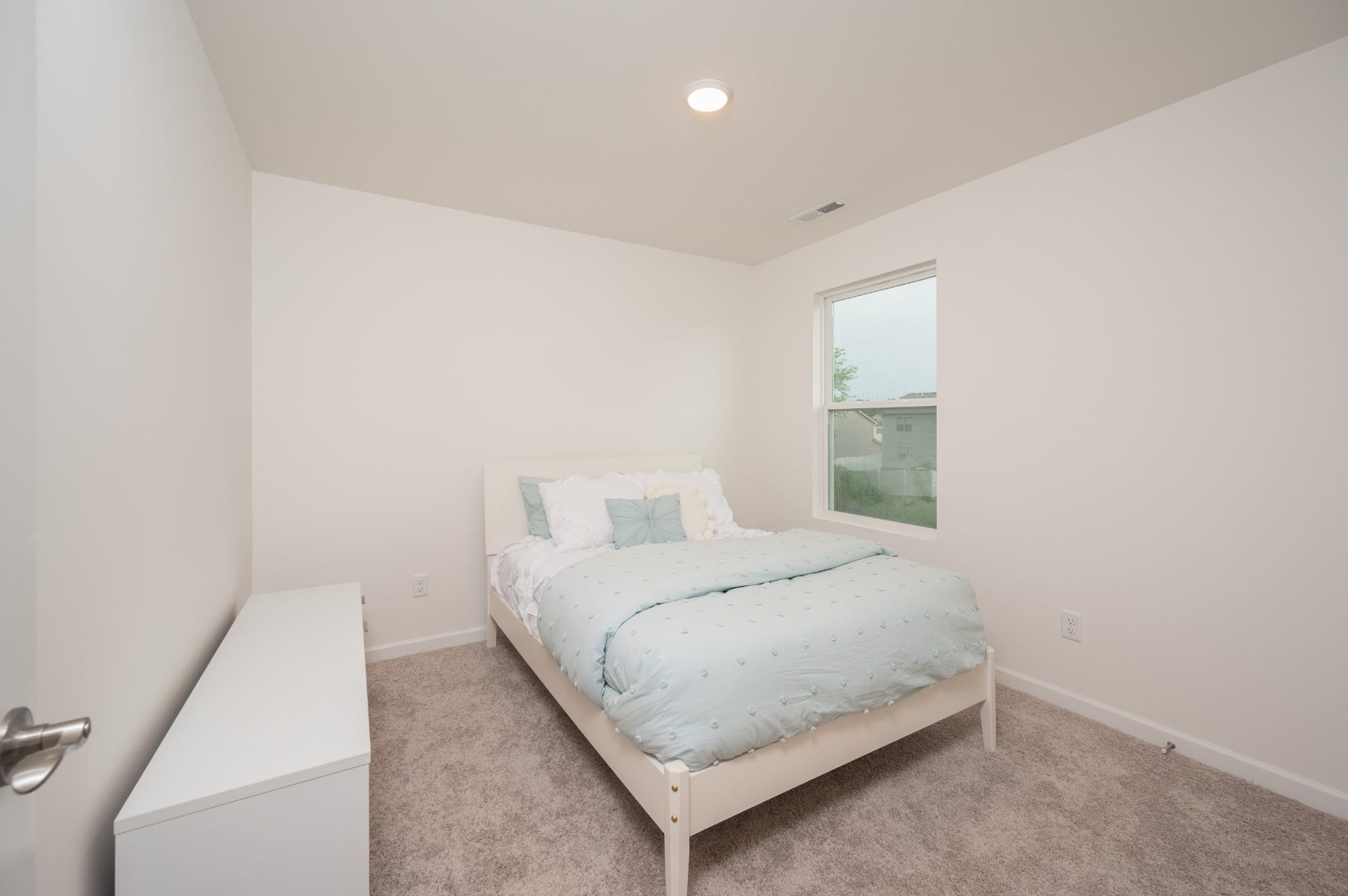 3206 Hearth Hollow Rd, Columbia, TN 38401 Main-level guest bedroom