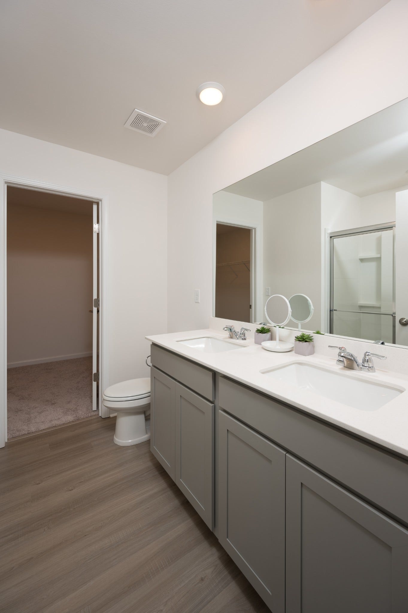 3206 Hearth Hollow Rd, Columbia, TN 38401 Main-level full bath