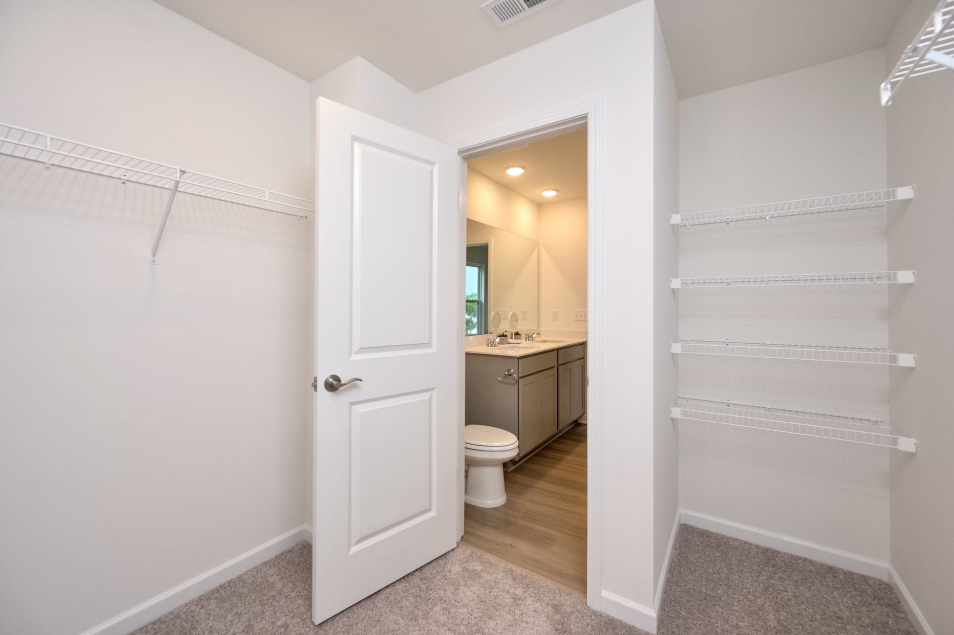 3206 Hearth Hollow Rd, Columbia, TN 38401 Spacious primary closet