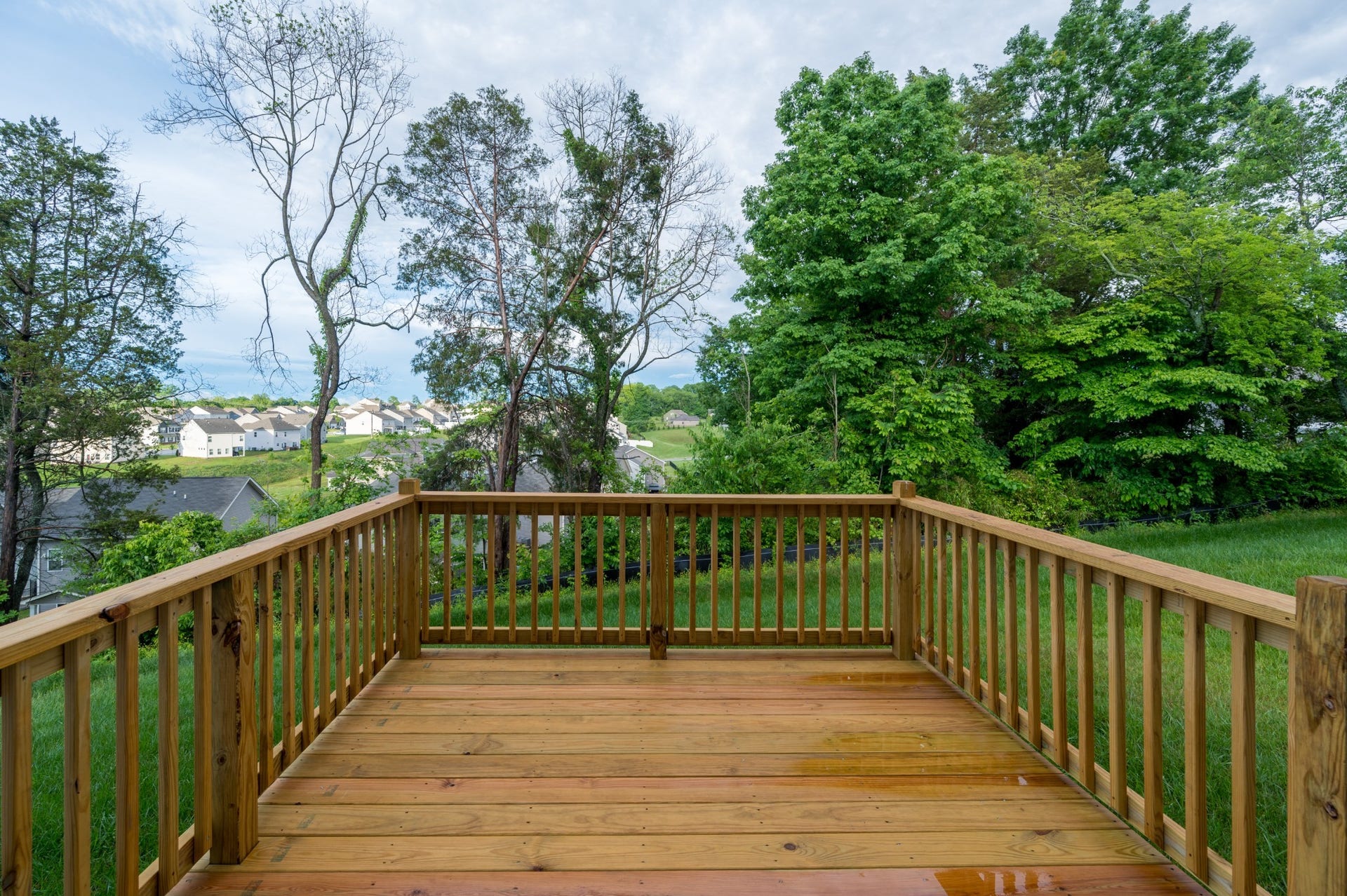 3206 Hearth Hollow Rd, Columbia, TN 38401 Relaxing back deck