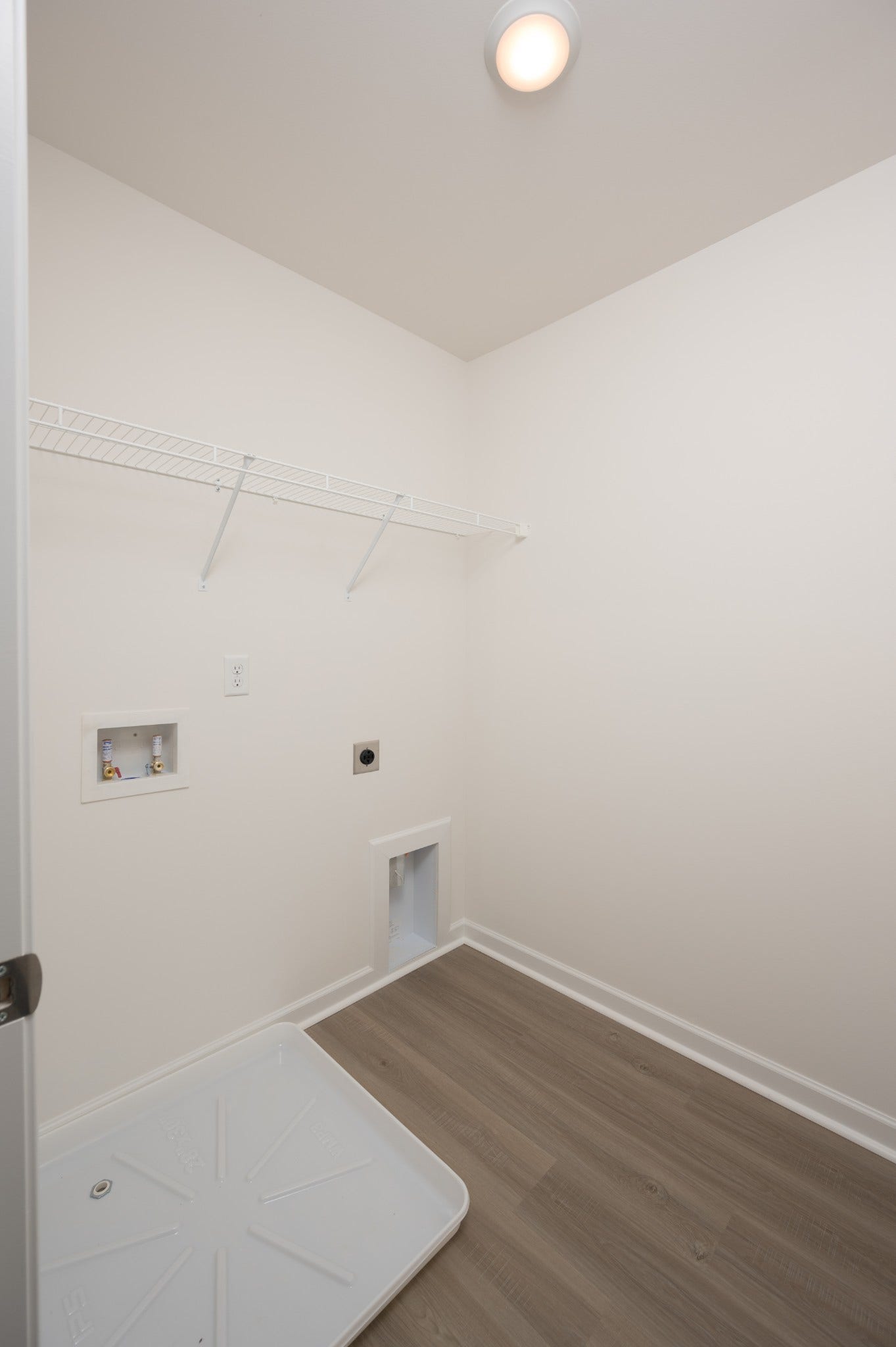 3206 Hearth Hollow Rd, Columbia, TN 38401 Laundry room