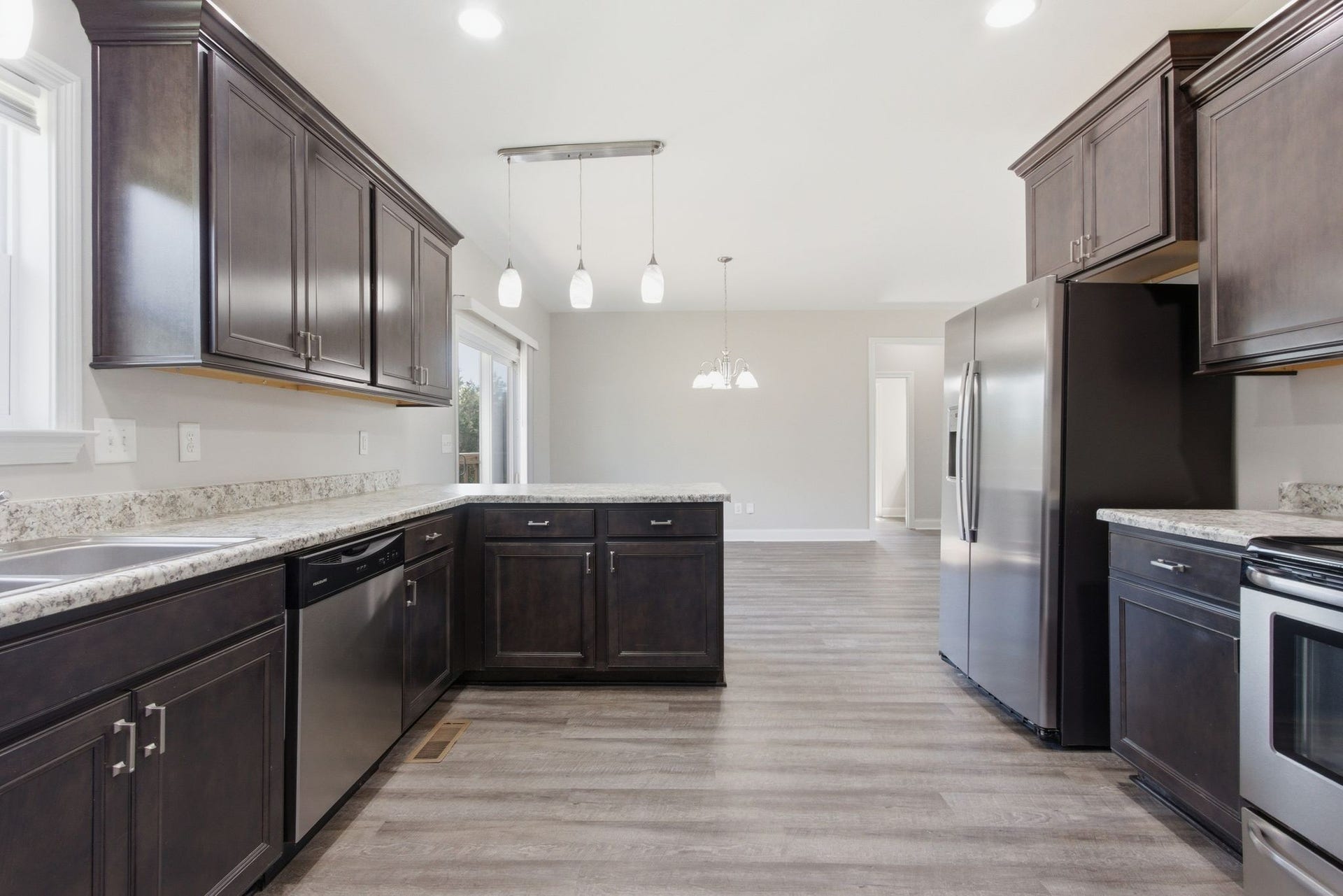 1897 Sheffield Ln, Columbia, TN 38401 1897 Sheffield Ln, Columbia, TN 38401
