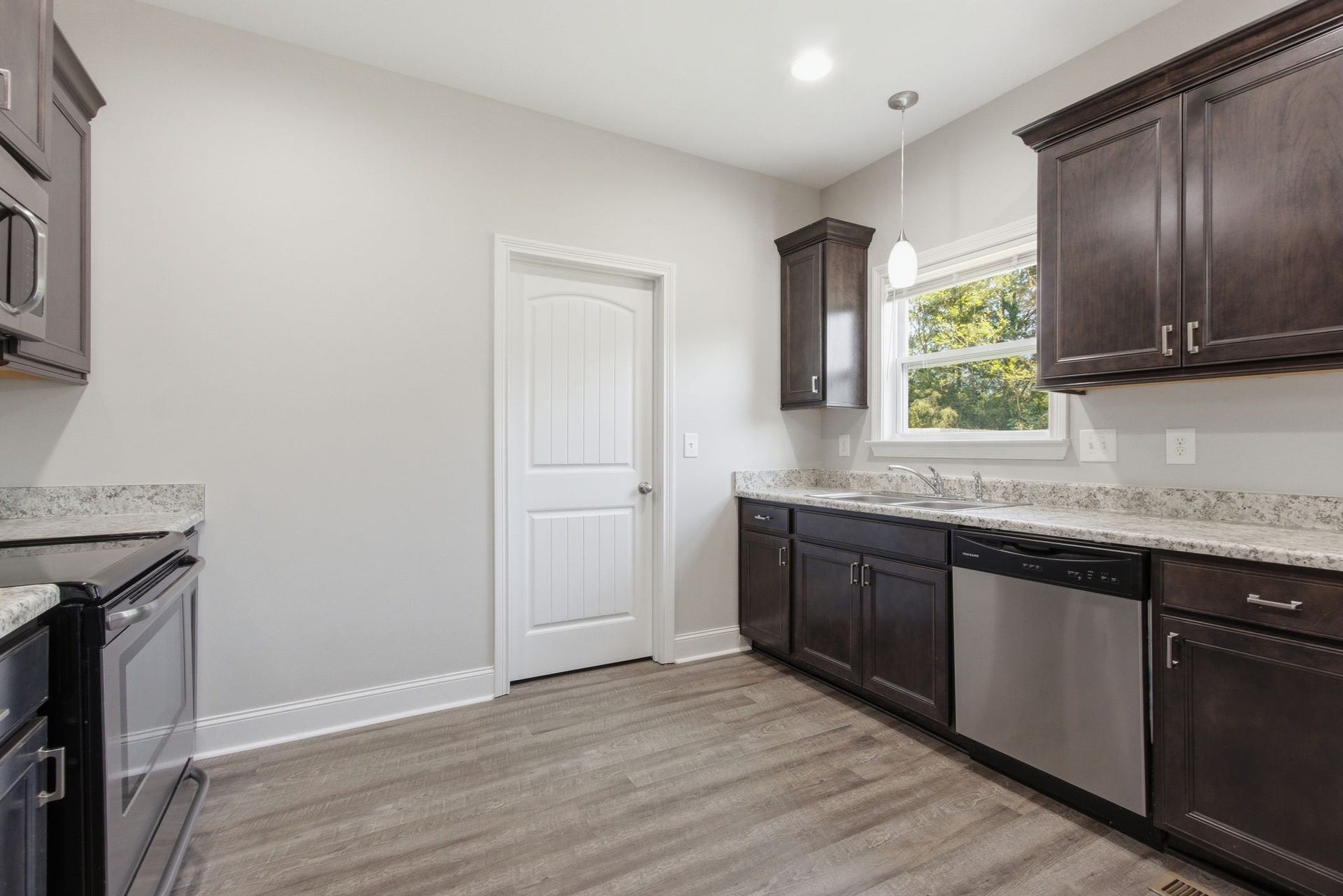 1897 Sheffield Ln, Columbia, TN 38401 1897 Sheffield Ln, Columbia, TN 38401