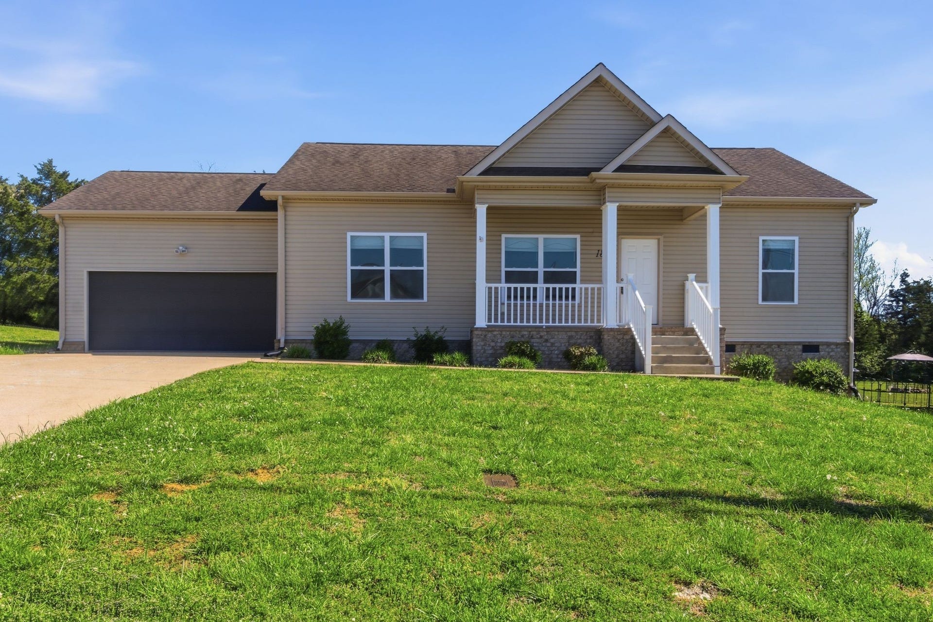 1897 Sheffield Ln, Columbia, TN 38401 1897 Sheffield Ln, Columbia, TN 38401