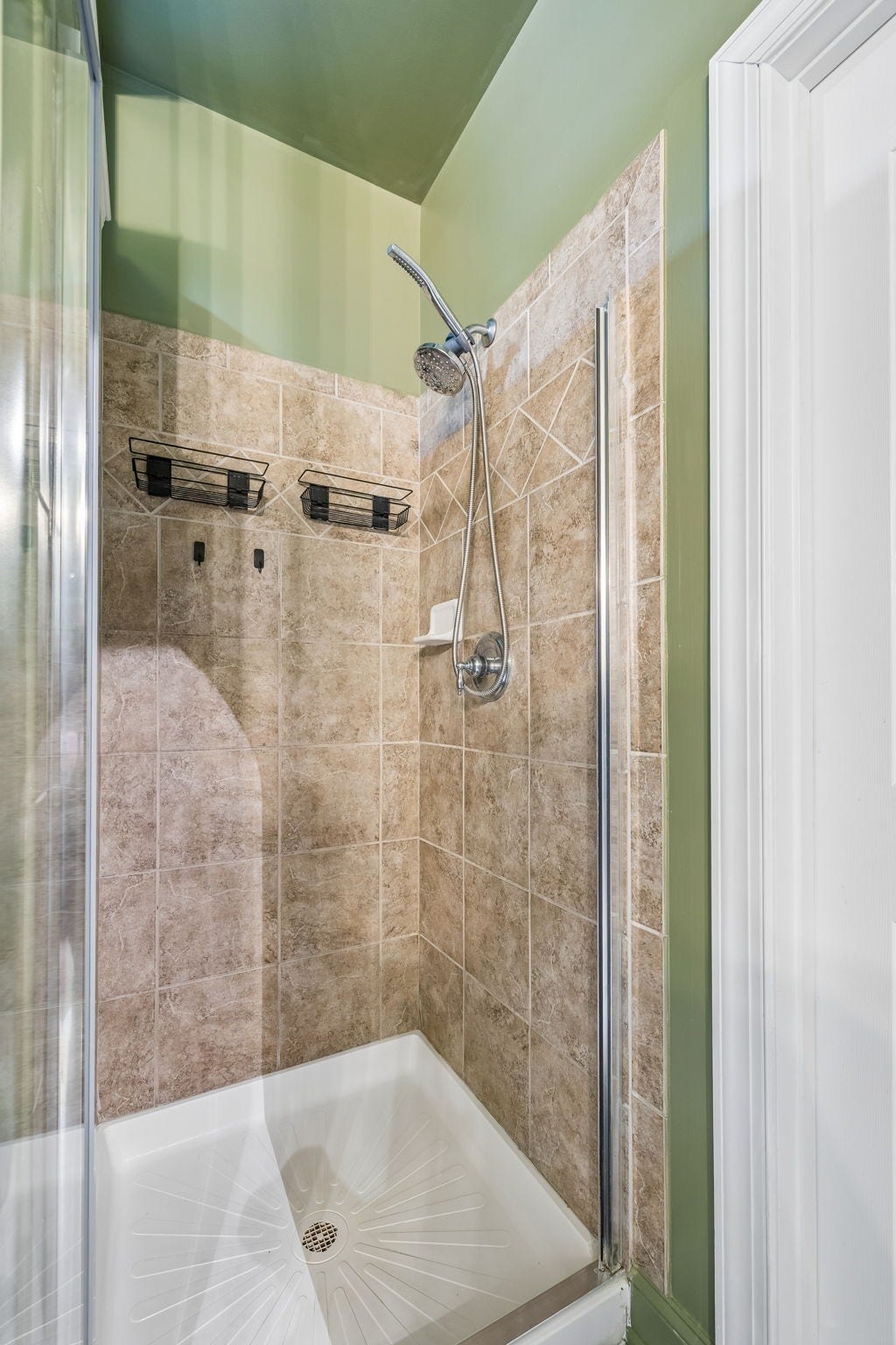 3444 Blaze Dr, Murfreesboro, TN 37128 Tiled Shower