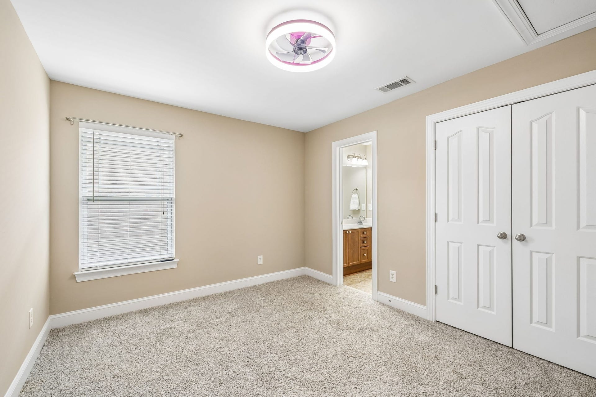3444 Blaze Dr, Murfreesboro, TN 37128 Really "Cool" remote controlled ceiling fan