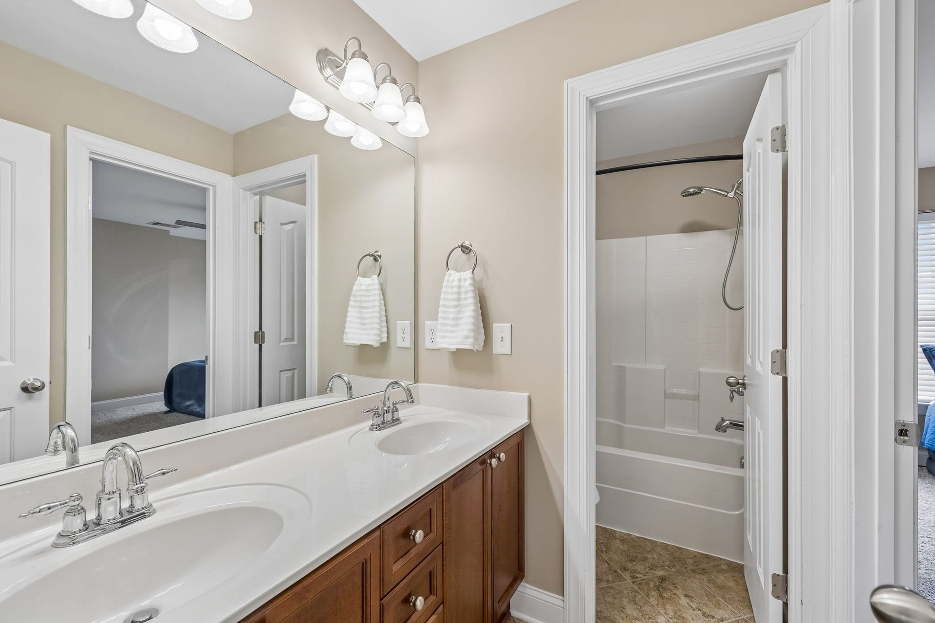 3444 Blaze Dr, Murfreesboro, TN 37128 Perfect set up attached to two of the upstairs bedrooms