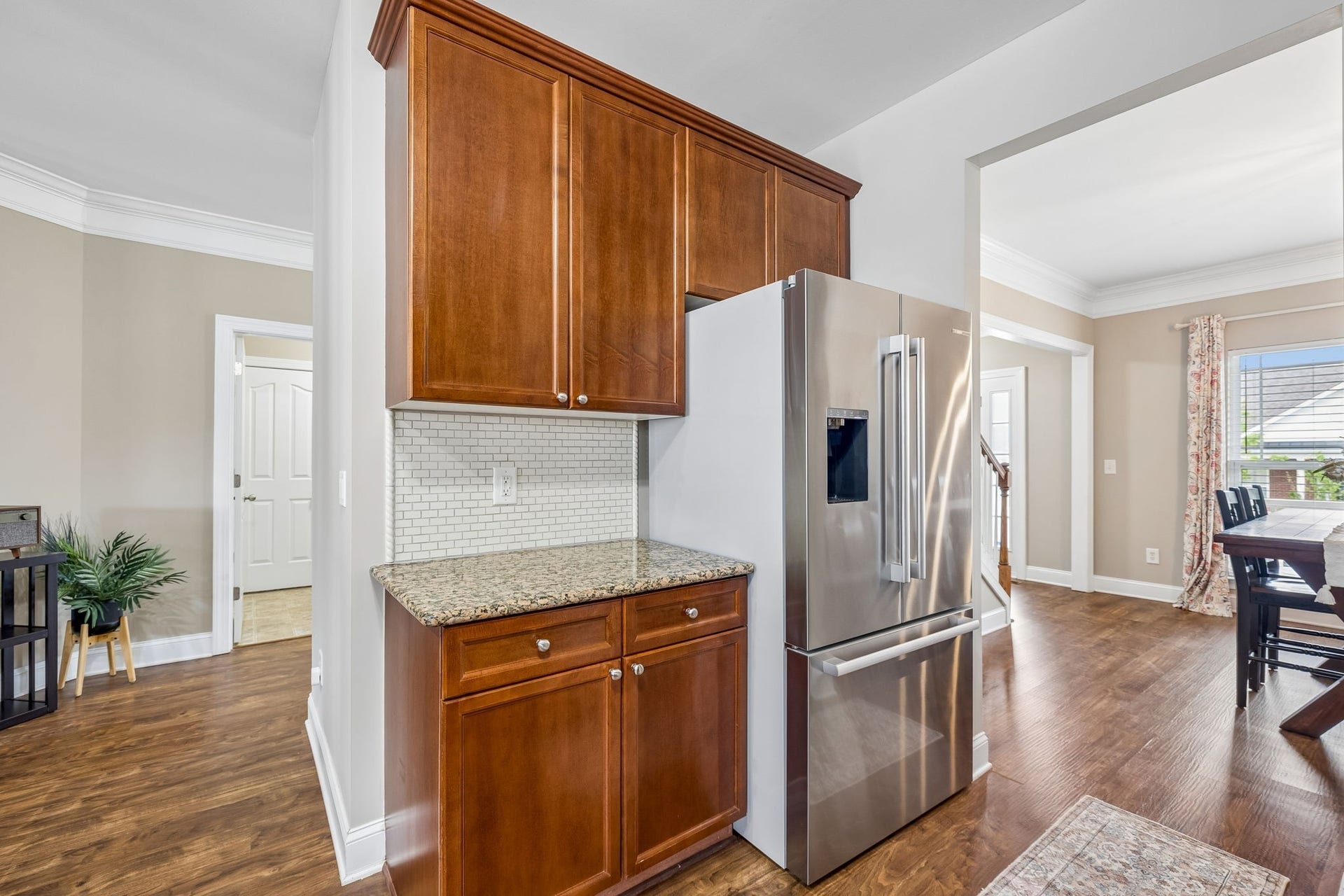 3444 Blaze Dr, Murfreesboro, TN 37128 Tile Backsplash and wood grain cabinets