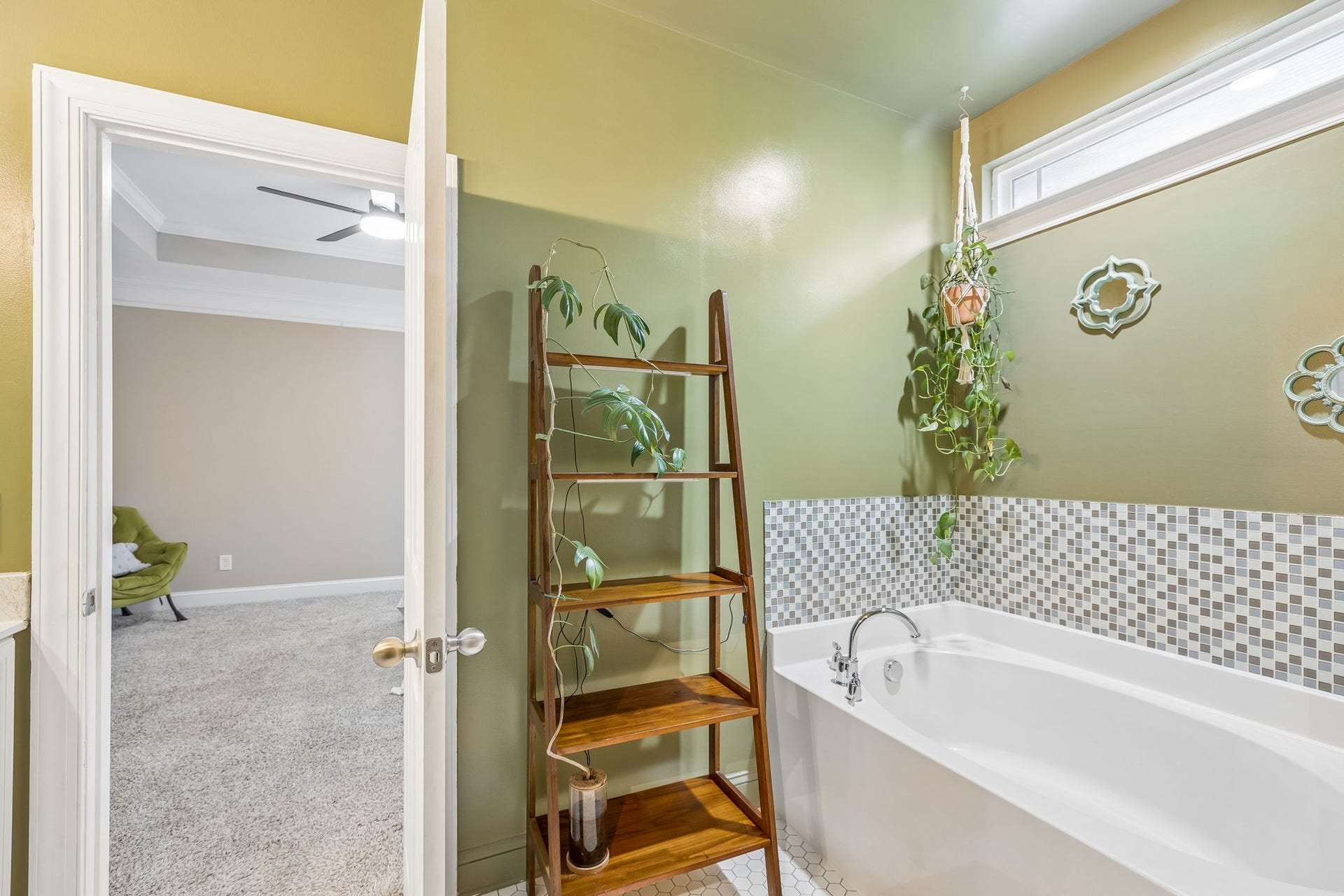 3444 Blaze Dr, Murfreesboro, TN 37128 Soaking Tub with window for natural light
