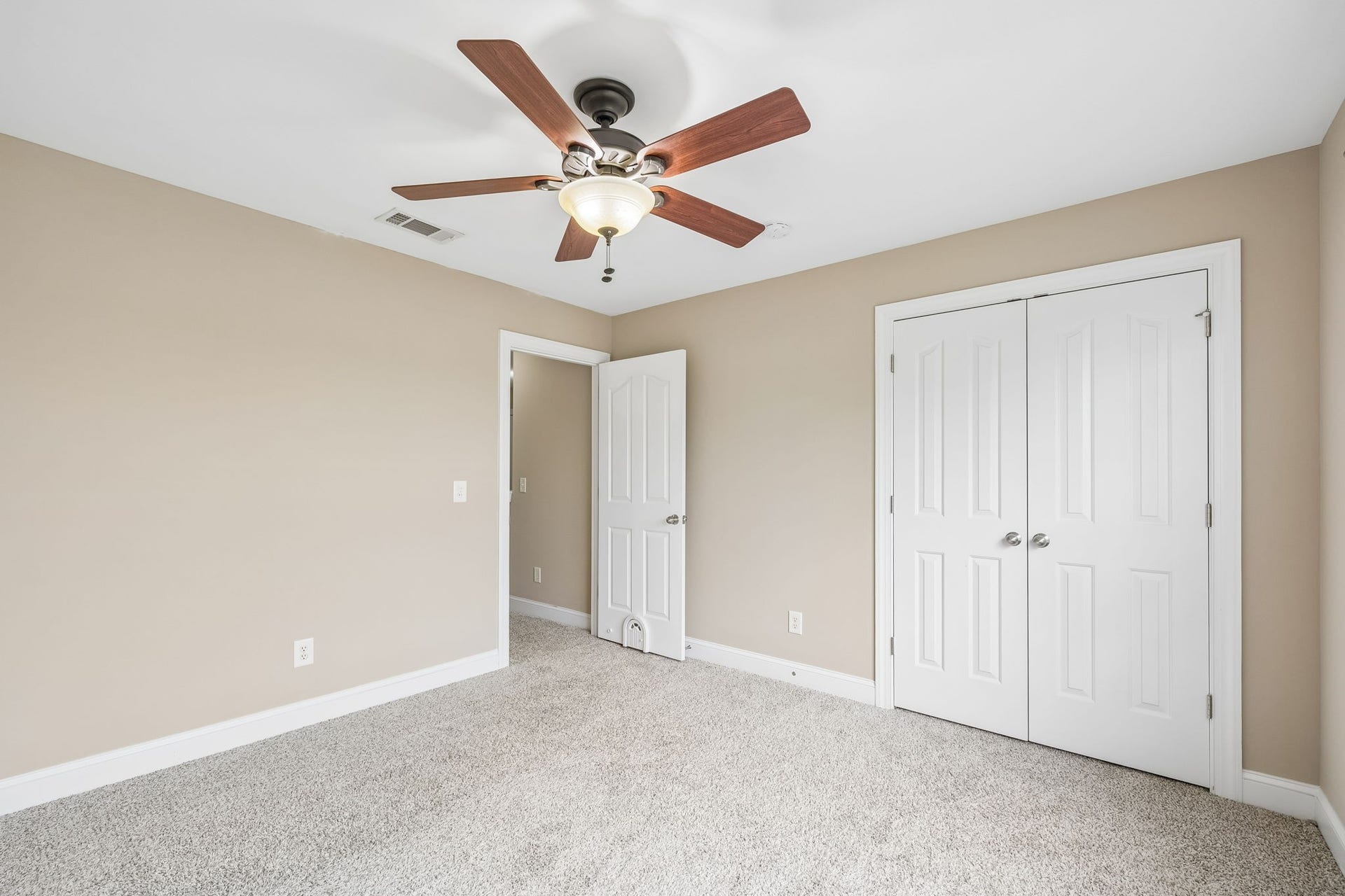 3444 Blaze Dr, Murfreesboro, TN 37128 Remote Controlled Ceiling Fan and Fresh Paint!