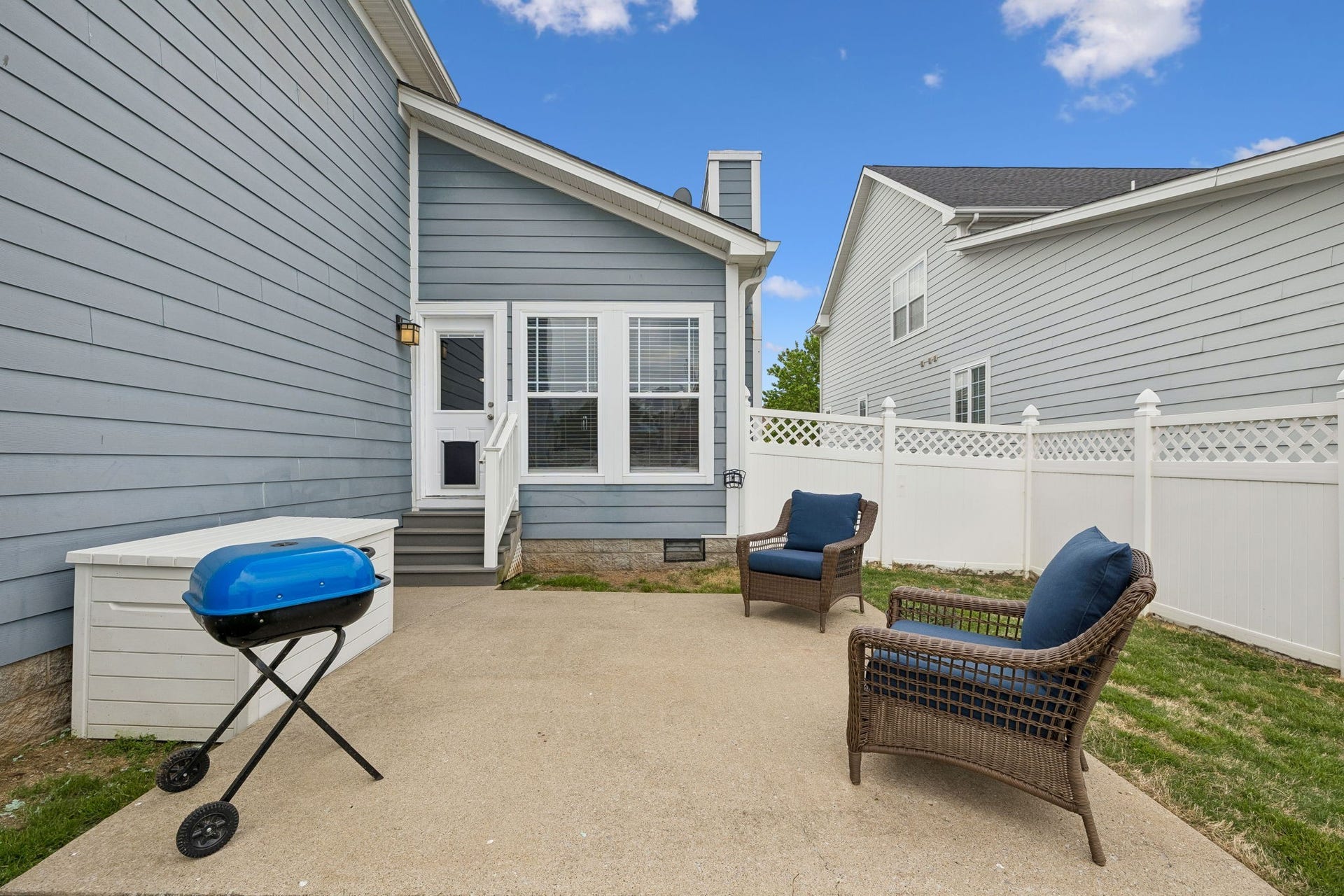 3444 Blaze Dr, Murfreesboro, TN 37128 doggie door for the furry family members