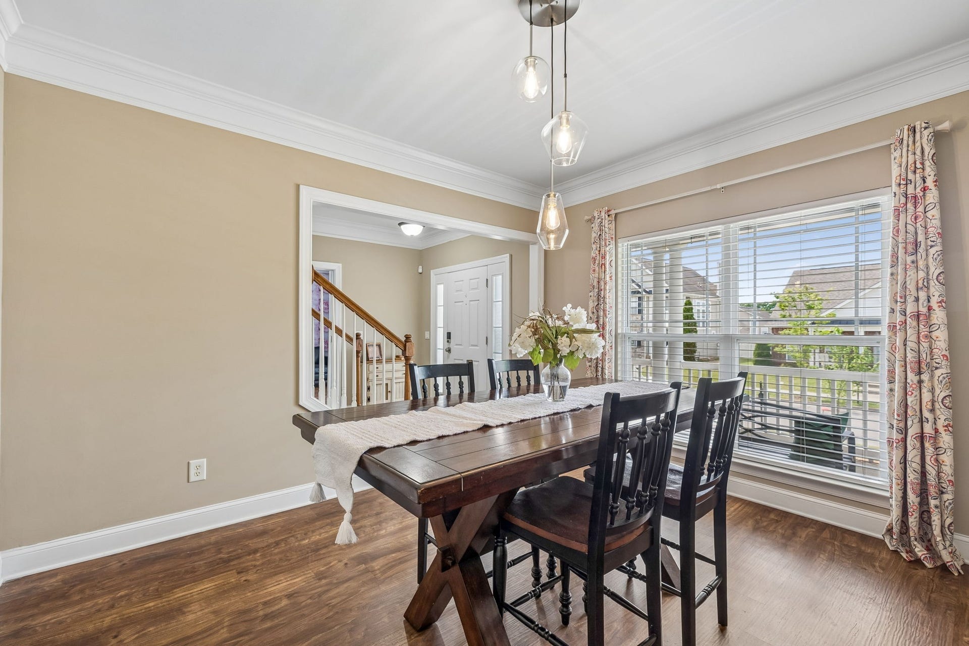 3444 Blaze Dr, Murfreesboro, TN 37128 Huge Double Windows floods the room with Light