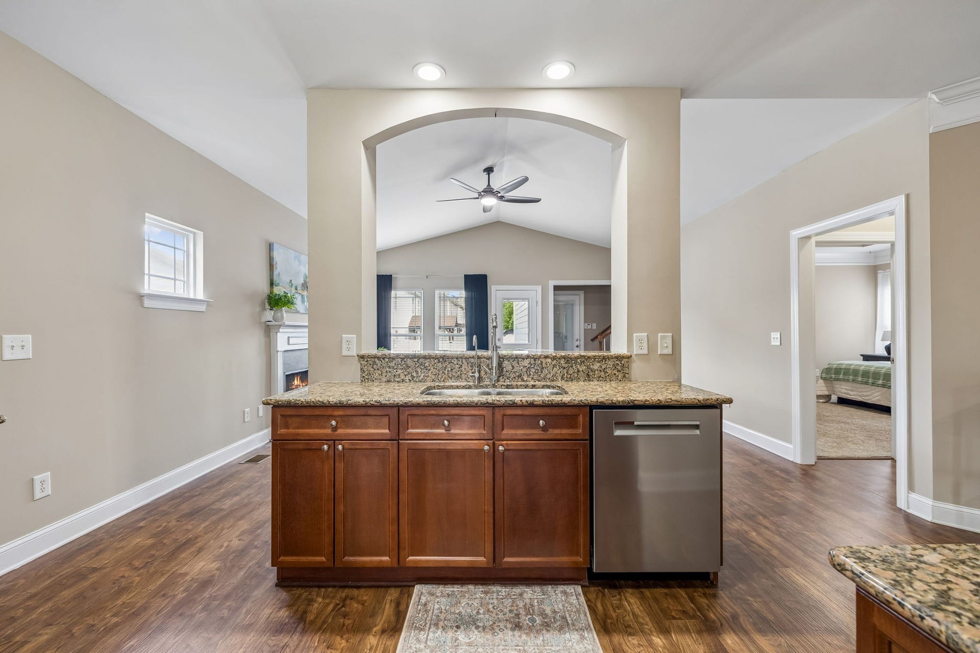 3444 Blaze Dr, Murfreesboro, TN 37128 Great entertaining flow between kitchen and living room