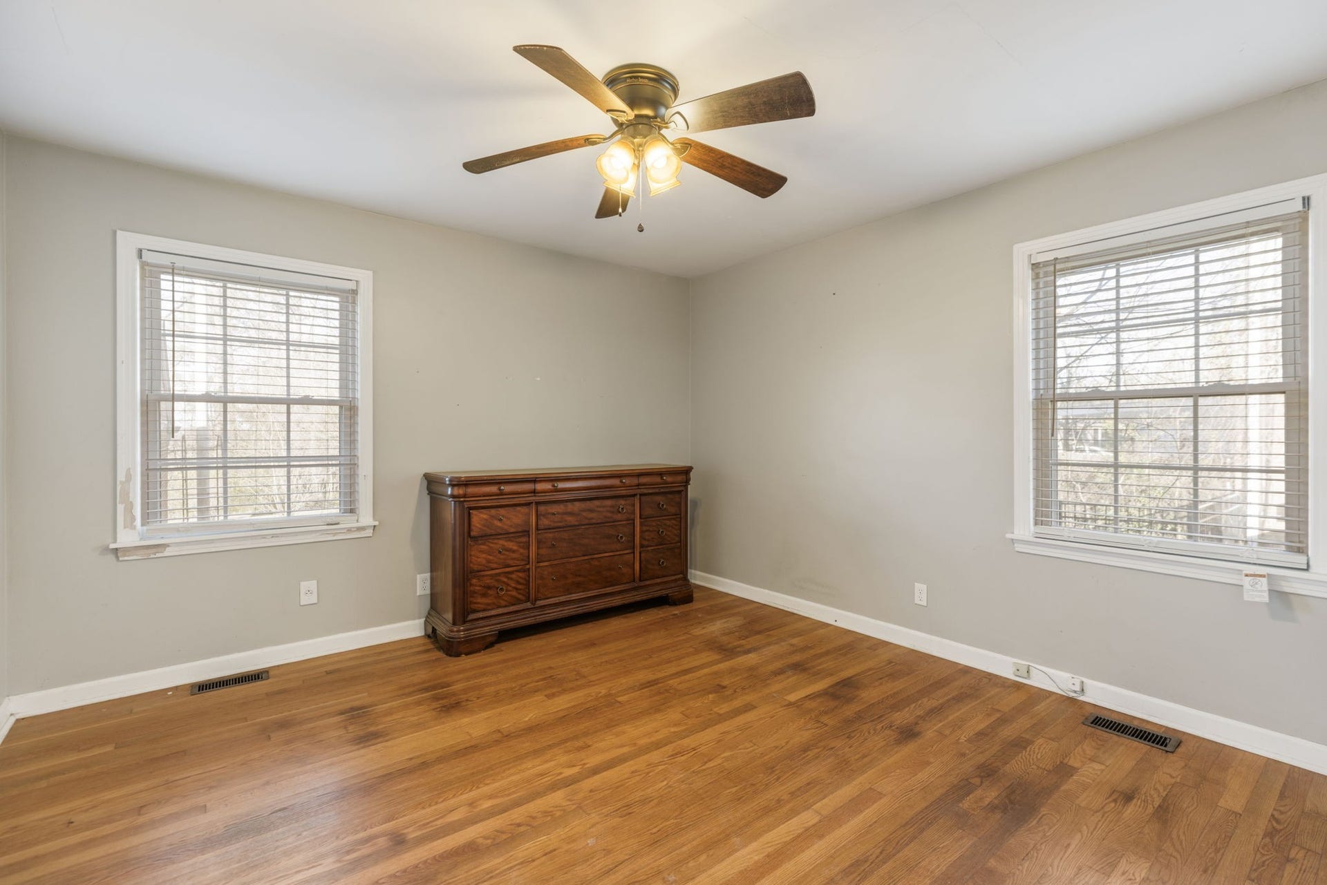 1102 Hiwassee Dr, Columbia, TN 38401 1102 Hiwassee Dr, Columbia, TN 38401