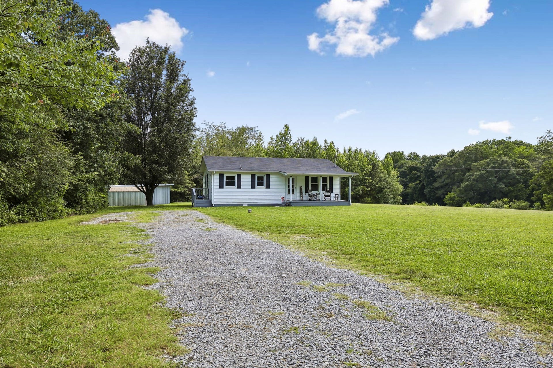 2420 Hawkersmith Rd, Manchester, TN 37355 2 acres with a long drive that provides plenty of parking! 2420 Hawkersmith Rd, Manchester, TN 37355