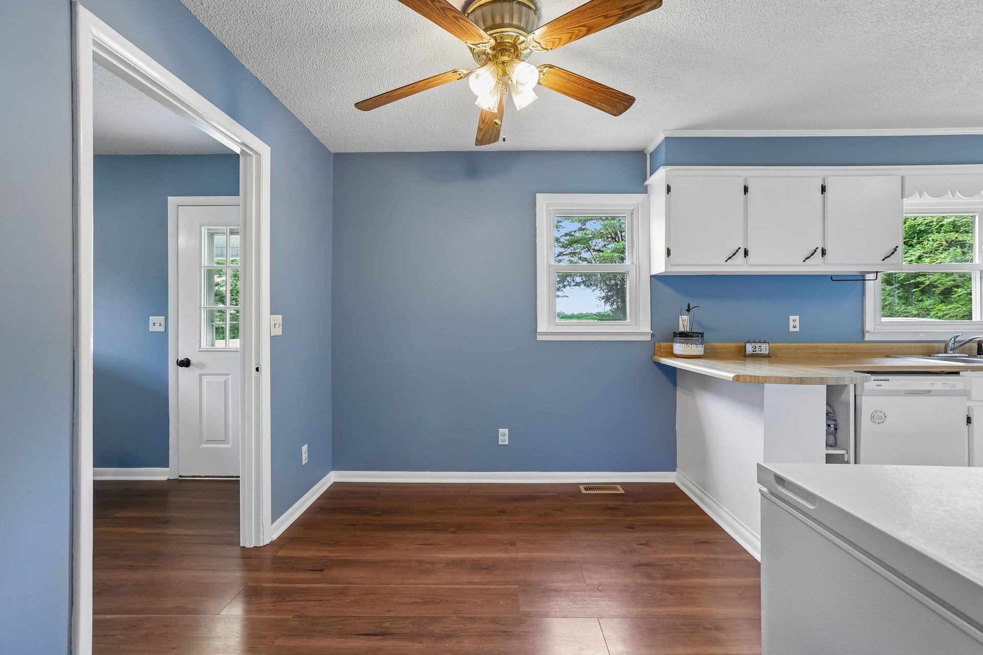2420 Hawkersmith Rd, Manchester, TN 37355 Space for your dining table here! 2420 Hawkersmith Rd, Manchester, TN 37355
