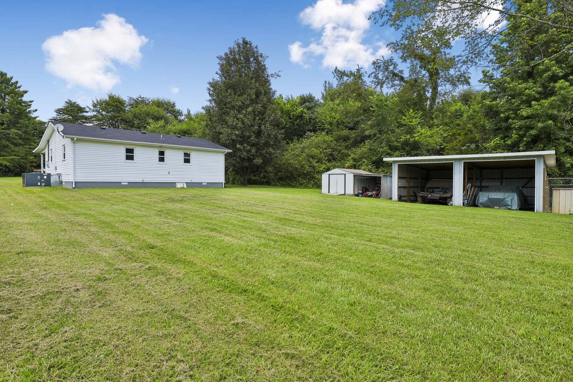 2420 Hawkersmith Rd, Manchester, TN 37355 2420 Hawkersmith Rd, Manchester, TN 37355
