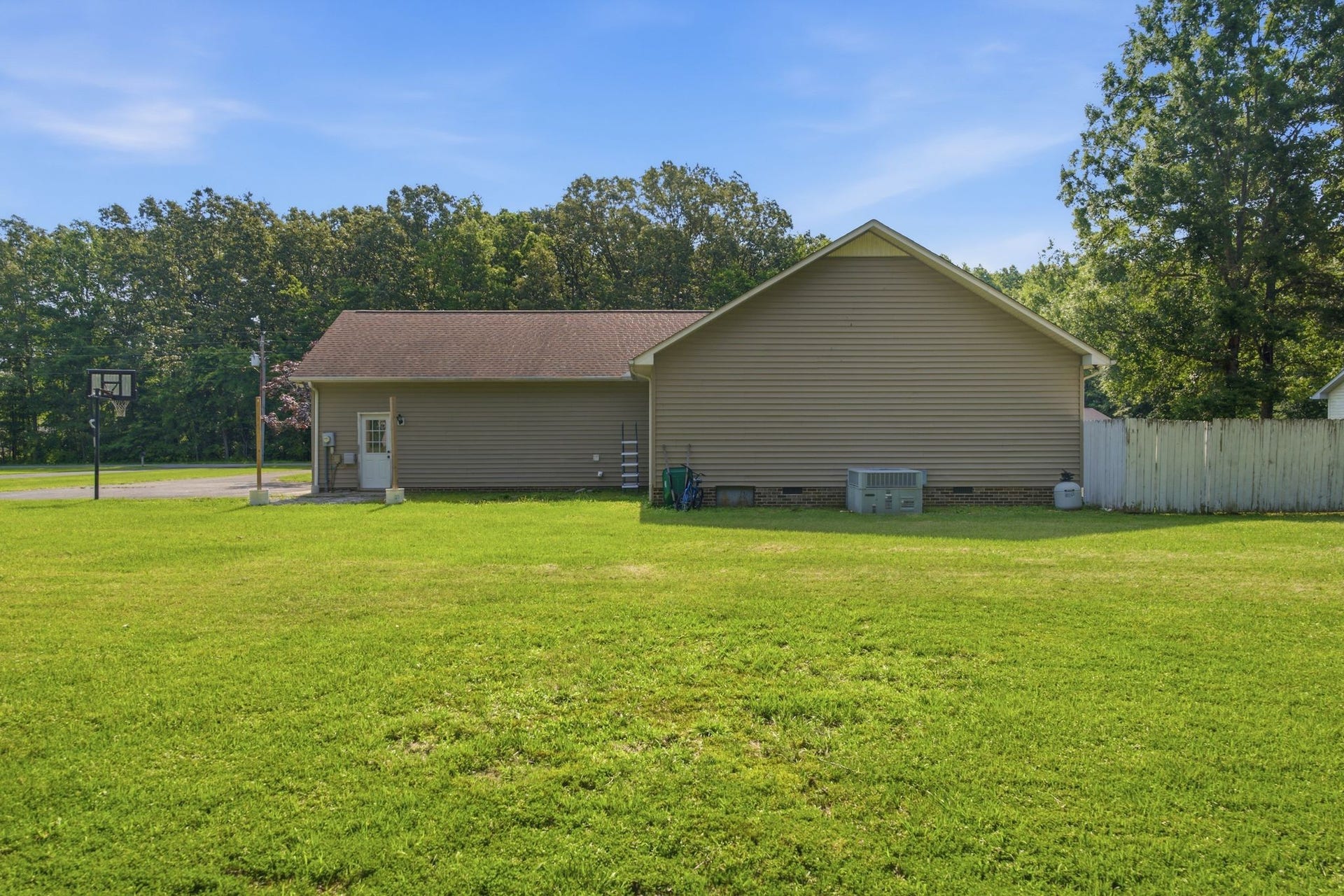 671 Circle Dr, Manchester, TN 37355 671 Circle Dr, Manchester, TN 37355