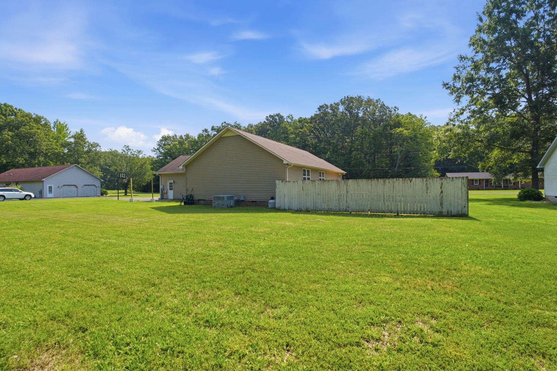 671 Circle Dr, Manchester, TN 37355 671 Circle Dr, Manchester, TN 37355