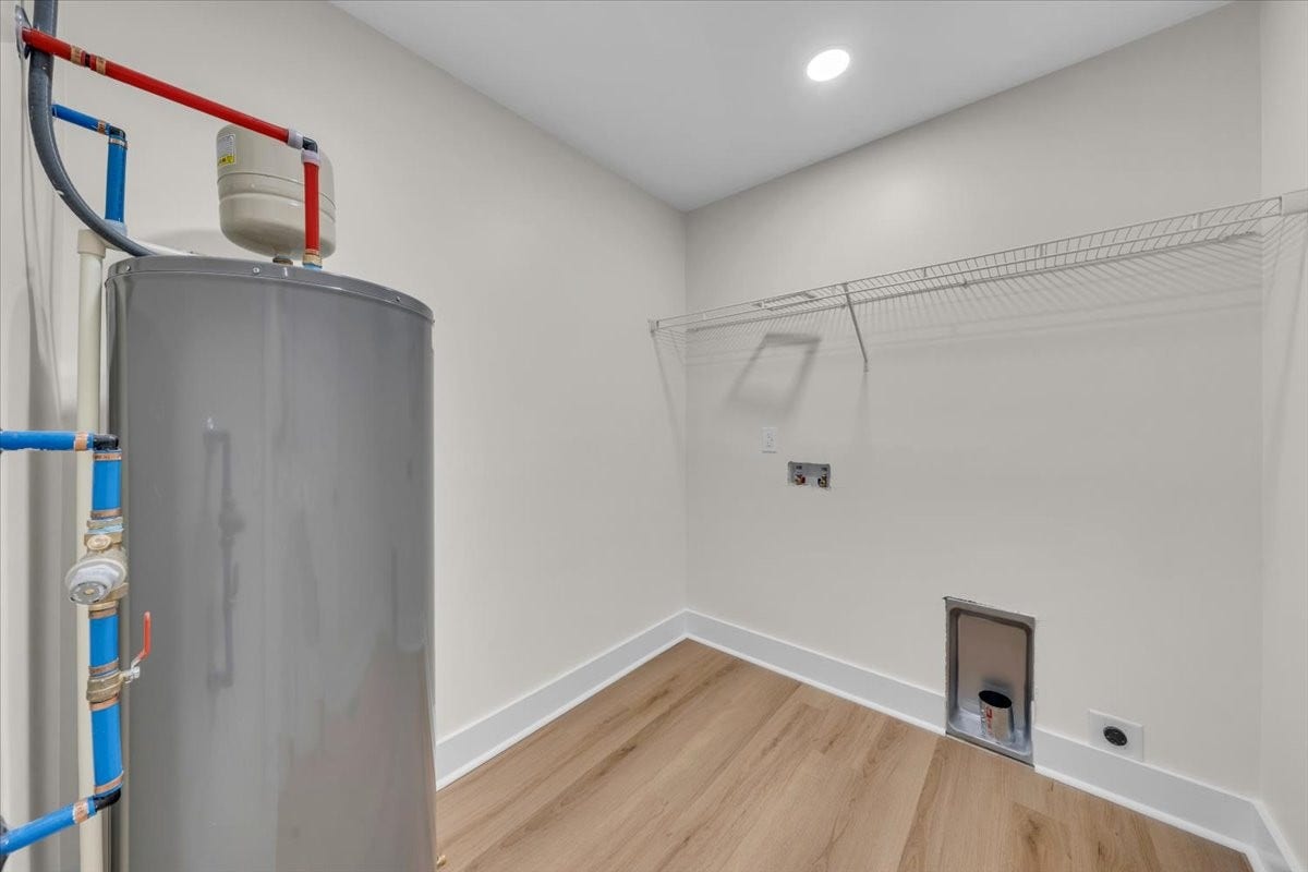 104 Pratts Aly, Columbia, TN 38401 Laundry Room! Plenty of room!