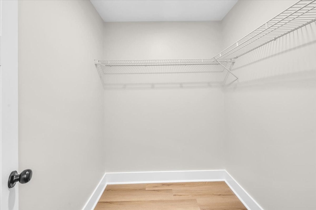 104 Pratts Aly, Columbia, TN 38401 Walk In Closet!
