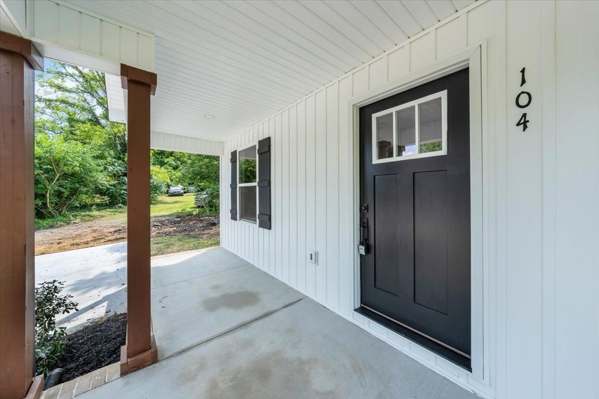 104 Pratts Aly, Columbia, TN 38401 Wonderful Covered Front Porch!