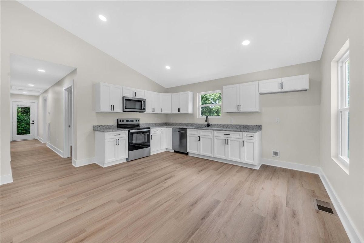 104 Pratts Aly, Columbia, TN 38401 Plenty of space in your new kitchen!