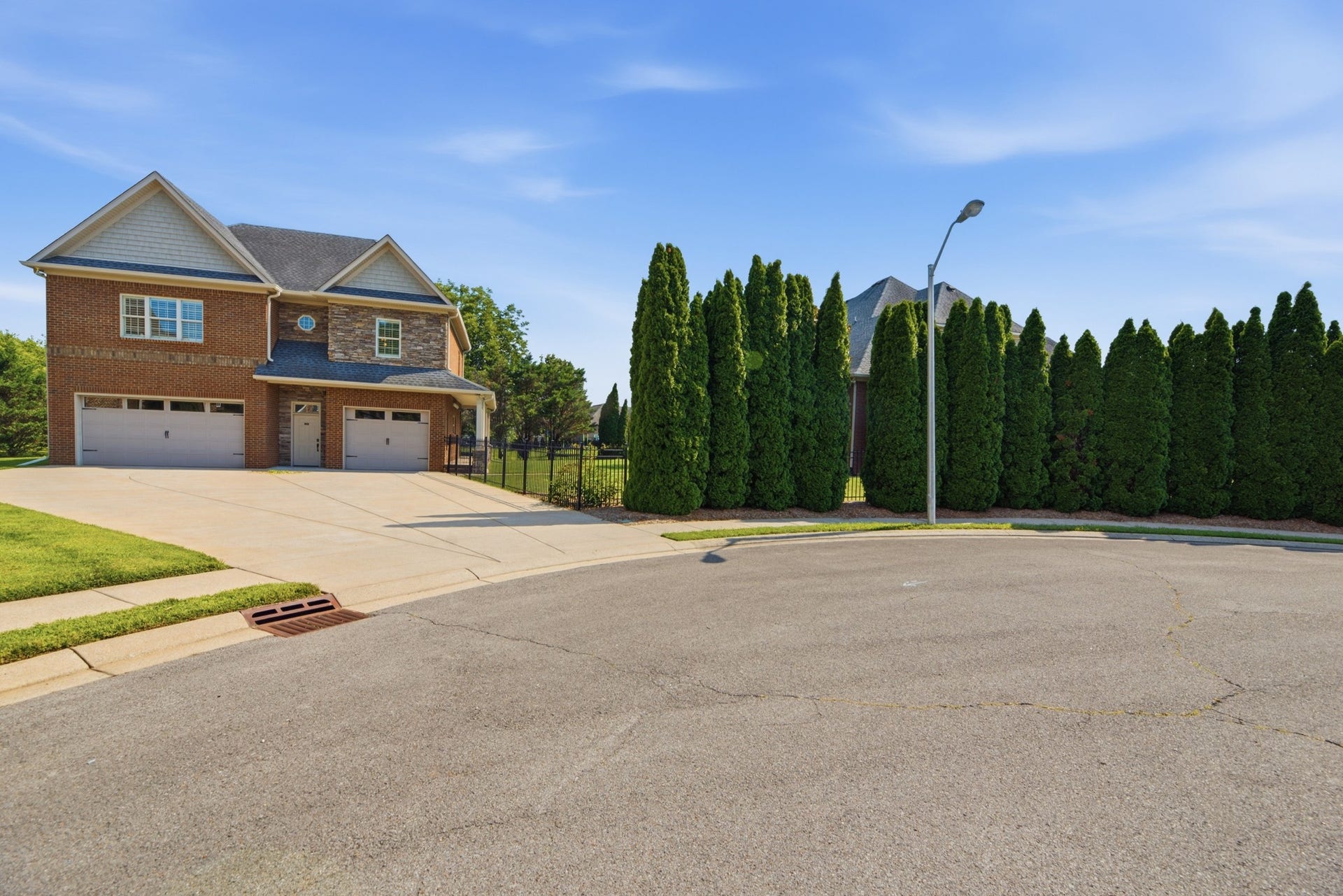 2926 Frank Robinson Dr, Murfreesboro, TN 37130 Main view of guest house with 3 car garage