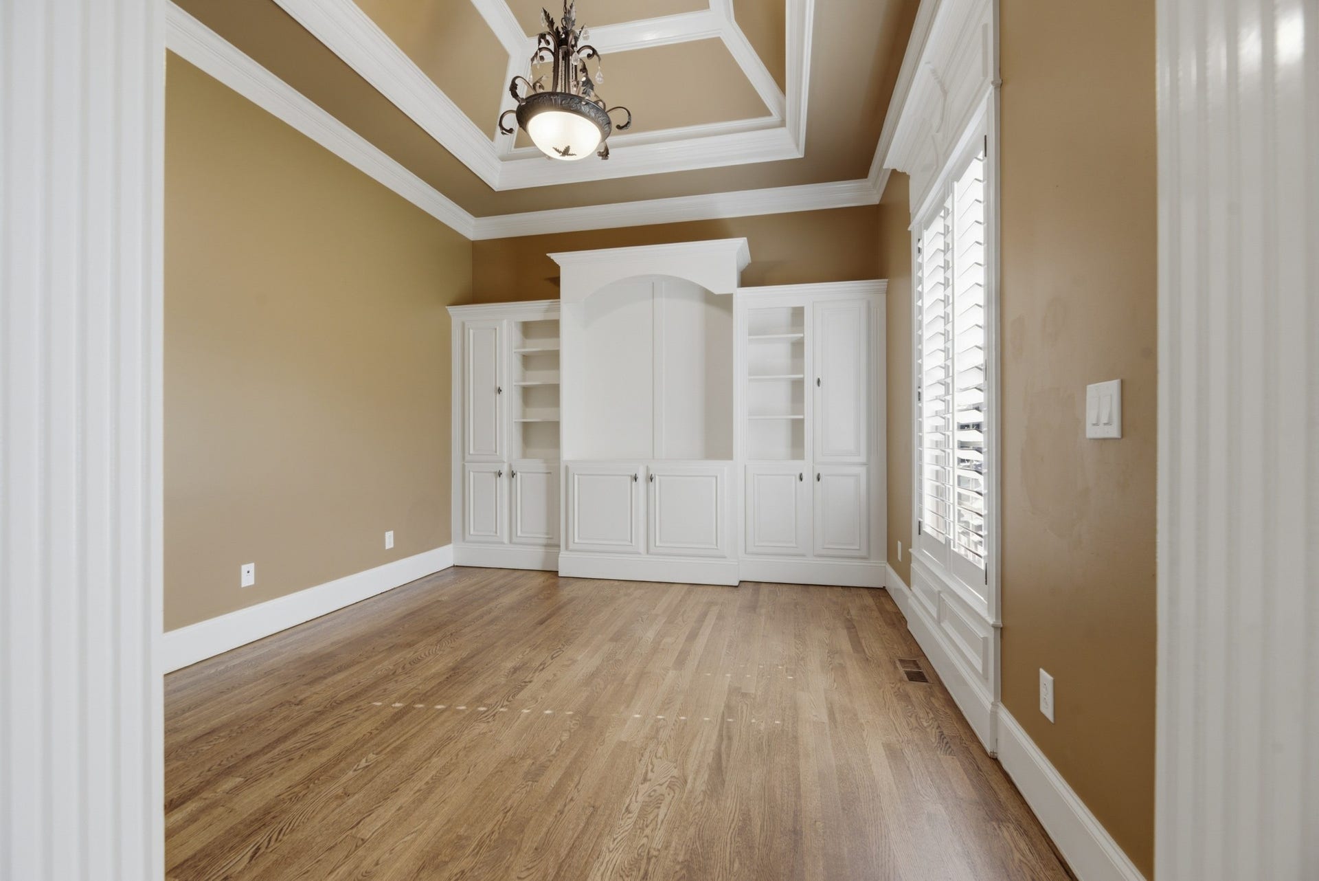 2926 Frank Robinson Dr, Murfreesboro, TN 37130 Home office can also be used as a library or study