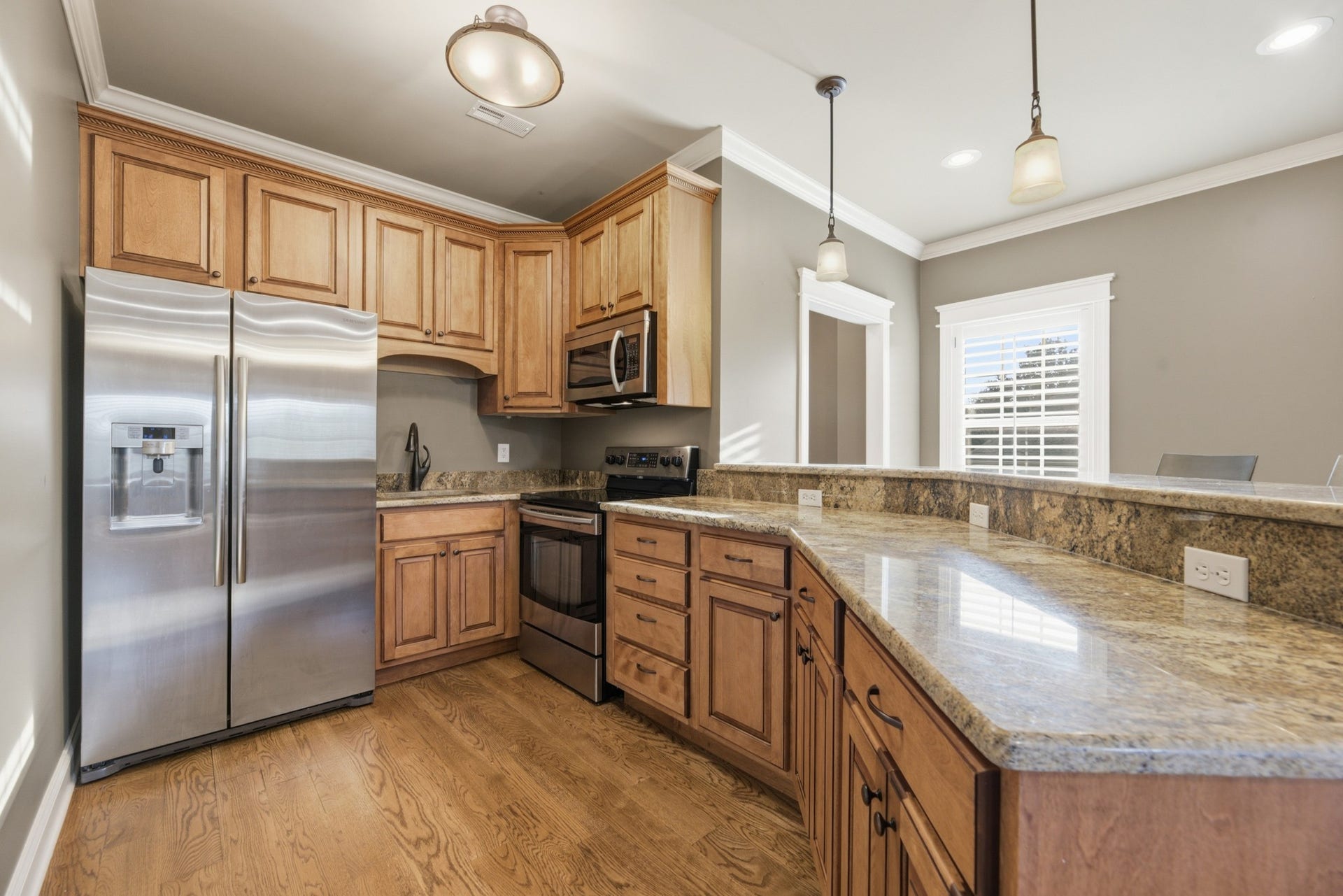 2926 Frank Robinson Dr, Murfreesboro, TN 37130 Guest house full kitchen with granite countertops