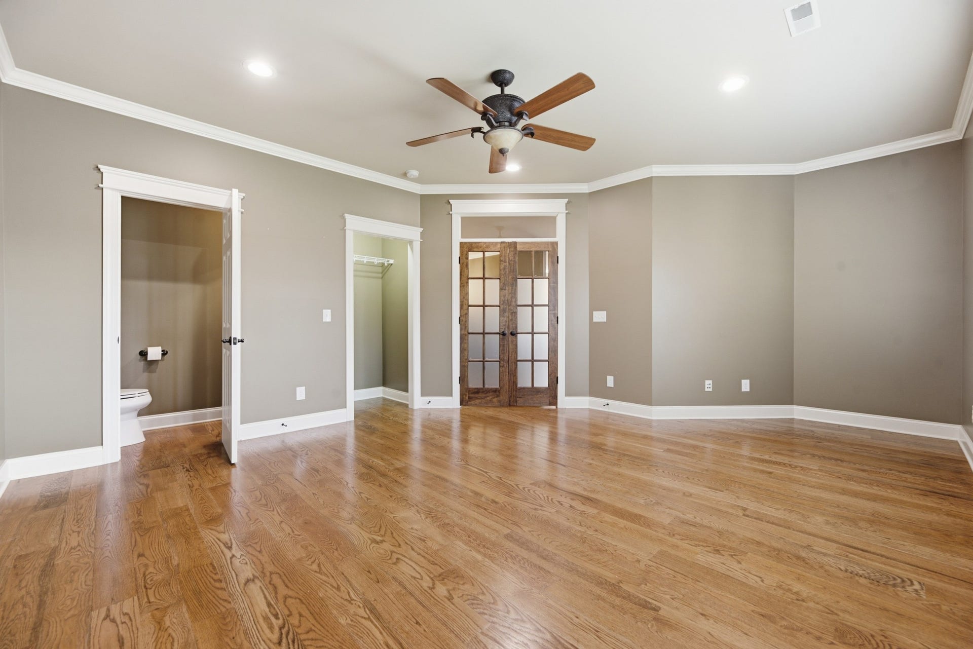 2926 Frank Robinson Dr, Murfreesboro, TN 37130 Bedroom 1 has a half bath