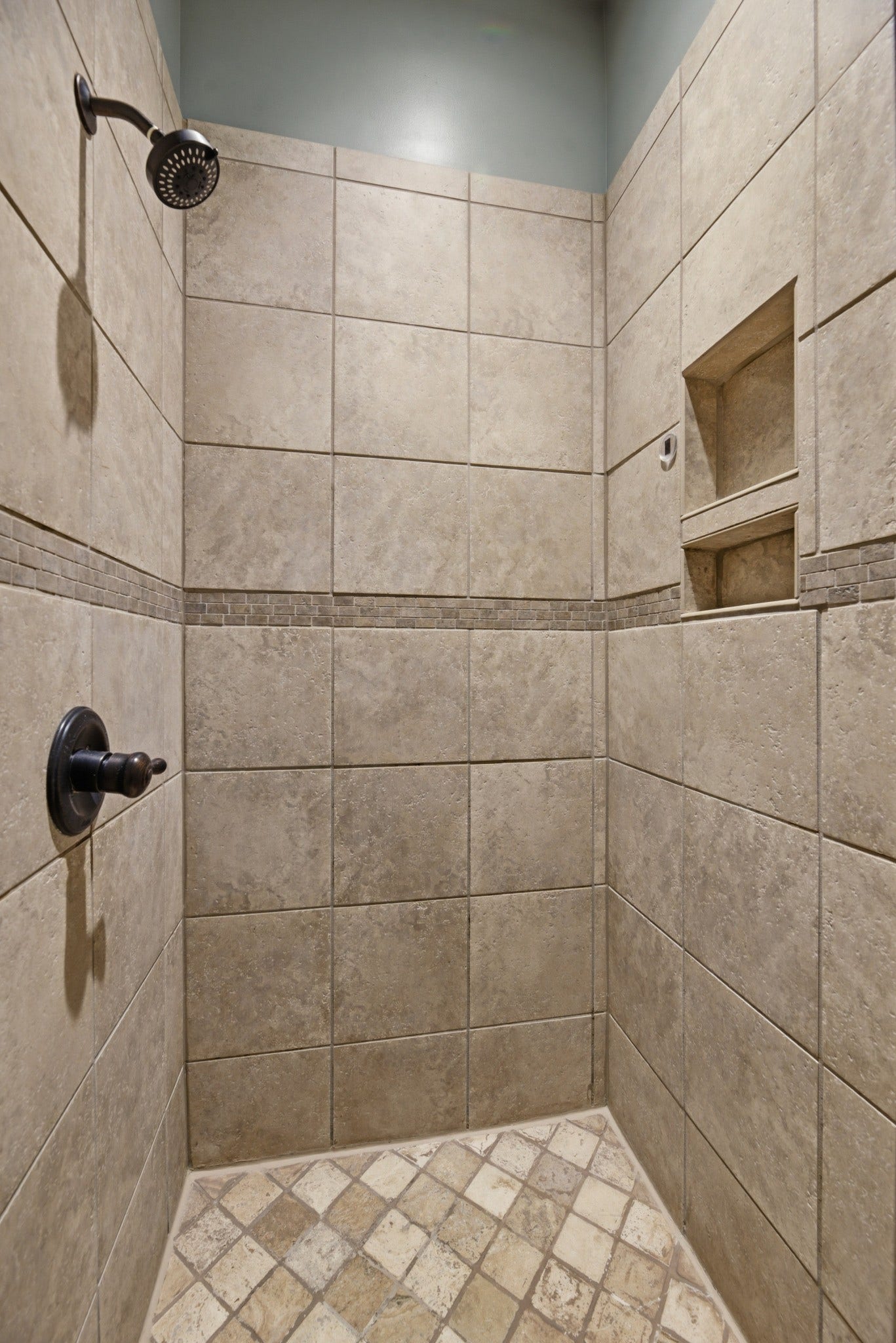 2926 Frank Robinson Dr, Murfreesboro, TN 37130 Owner's suite features walk-in shower and separate tub