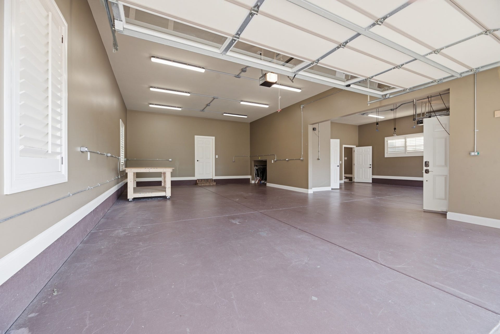 2926 Frank Robinson Dr, Murfreesboro, TN 37130 Guest house 3 car garage with extra workspace