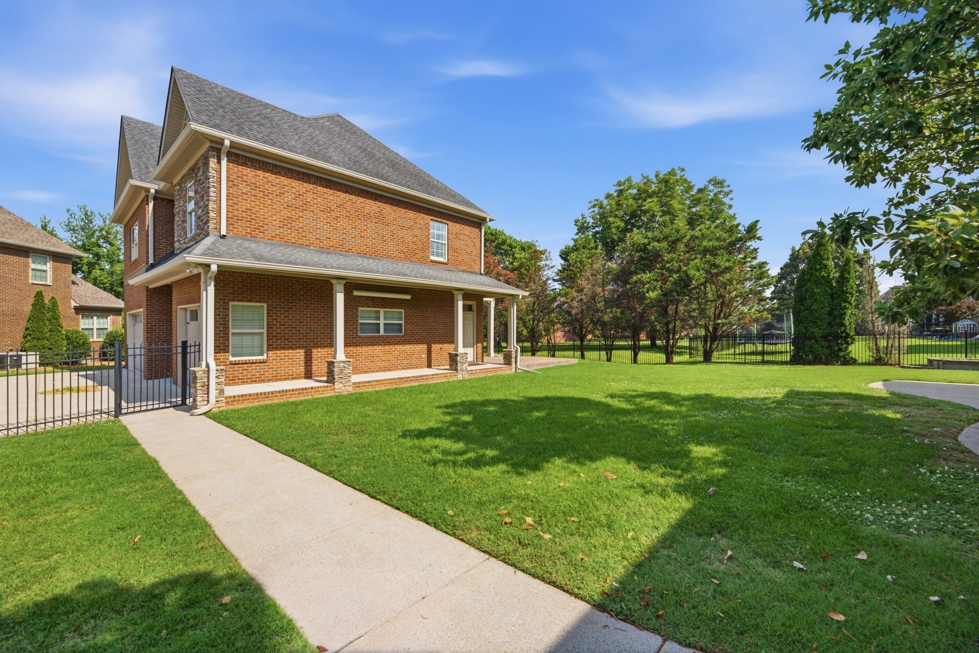 2926 Frank Robinson Dr, Murfreesboro, TN 37130 Side view of guest house