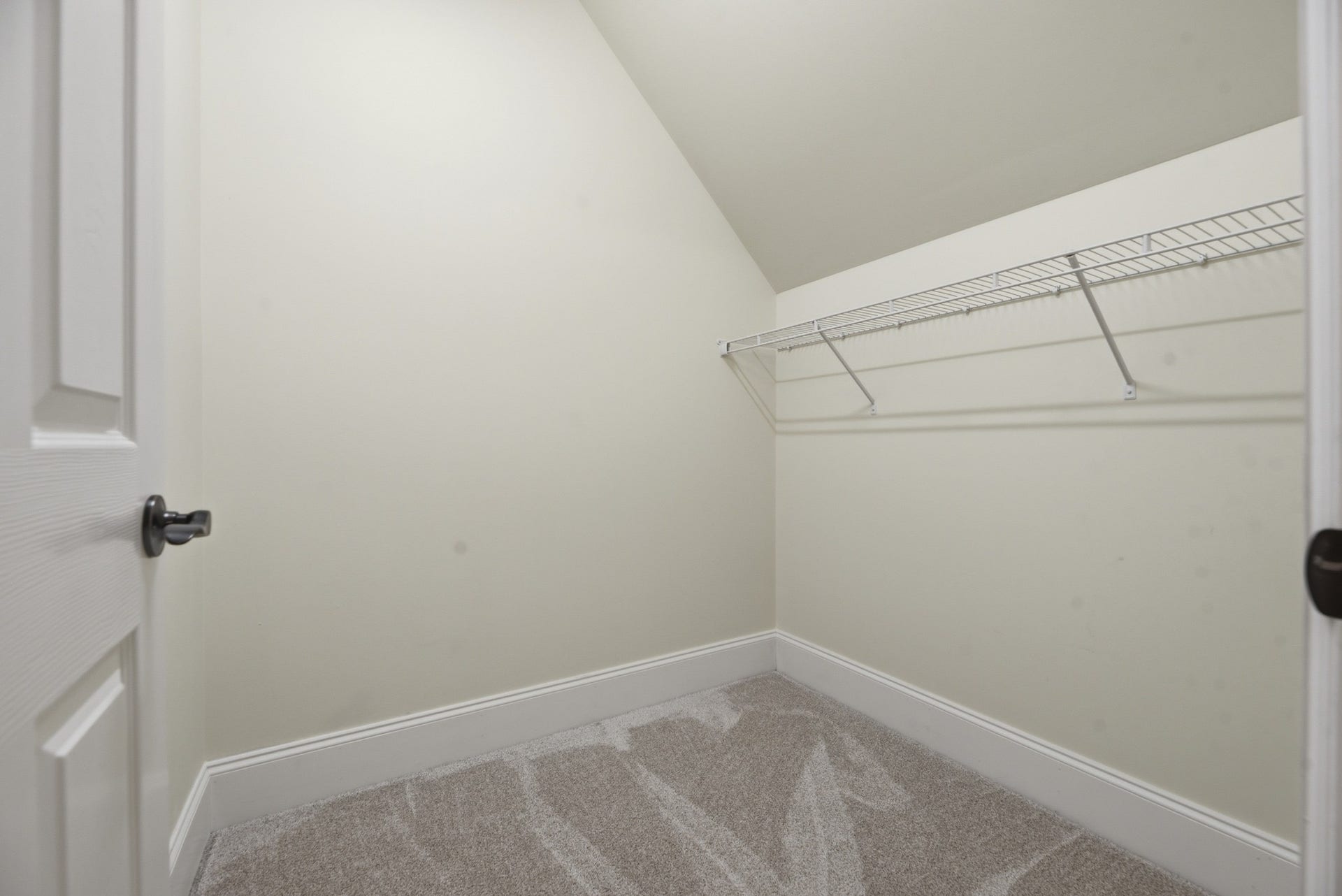 2926 Frank Robinson Dr, Murfreesboro, TN 37130 Walk-in closet