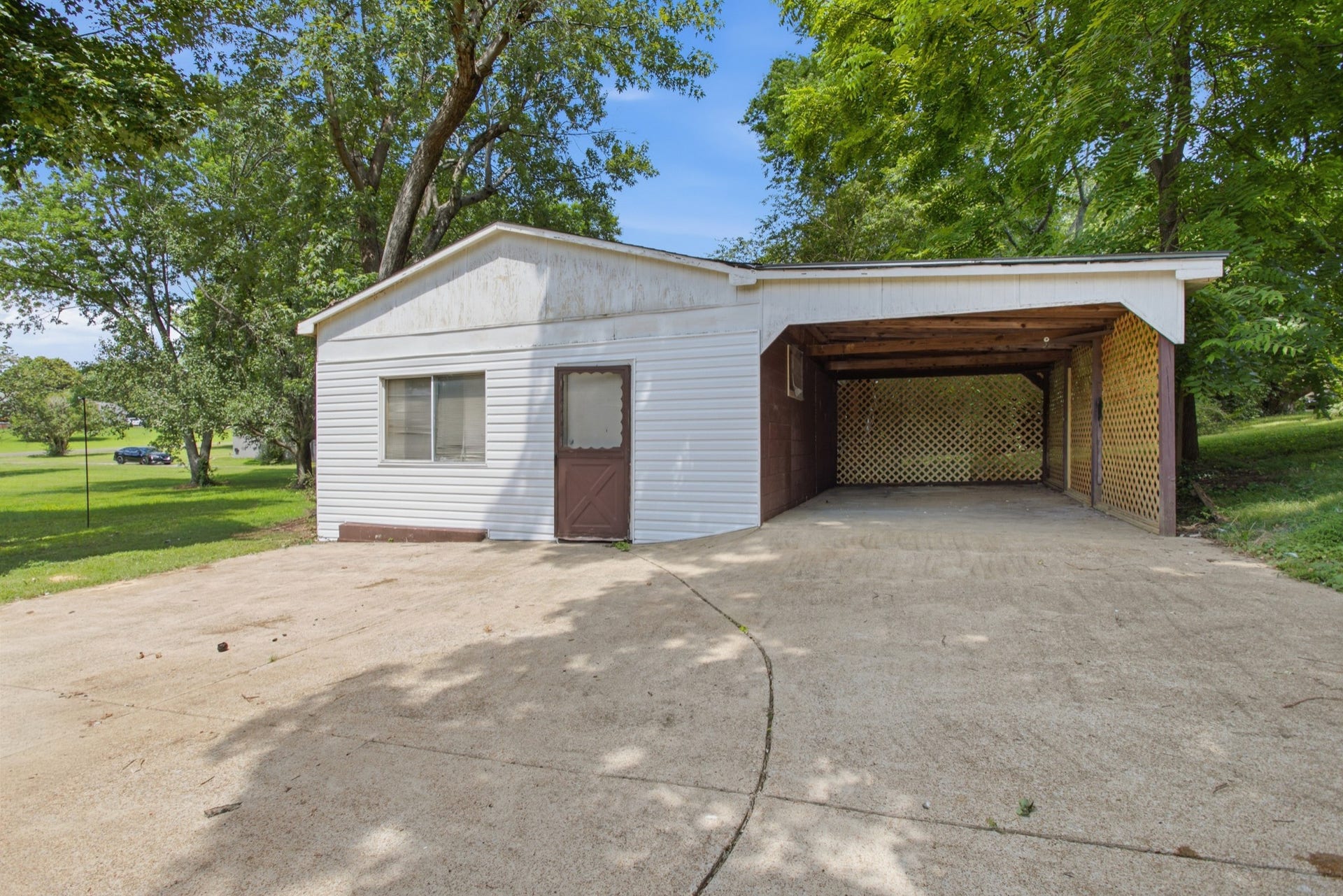 104 Carol Dr, Columbia, TN 38401