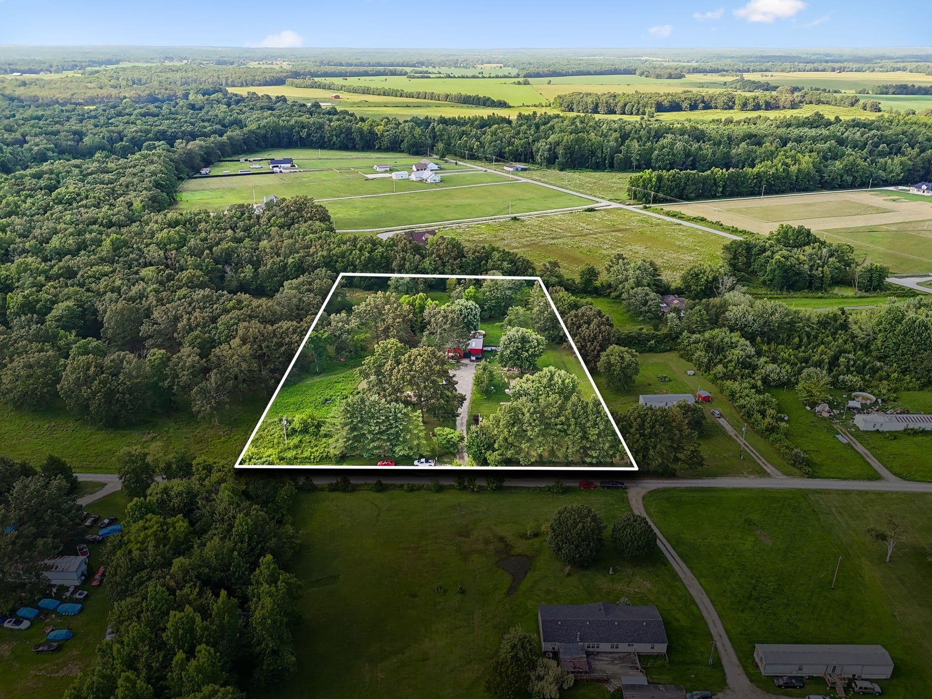 206 Louis Perry Ln, Manchester, TN 37355 3.25 private acres in a beautiful country setting! 206 Louis Perry Lane, Manchester, TN 37355