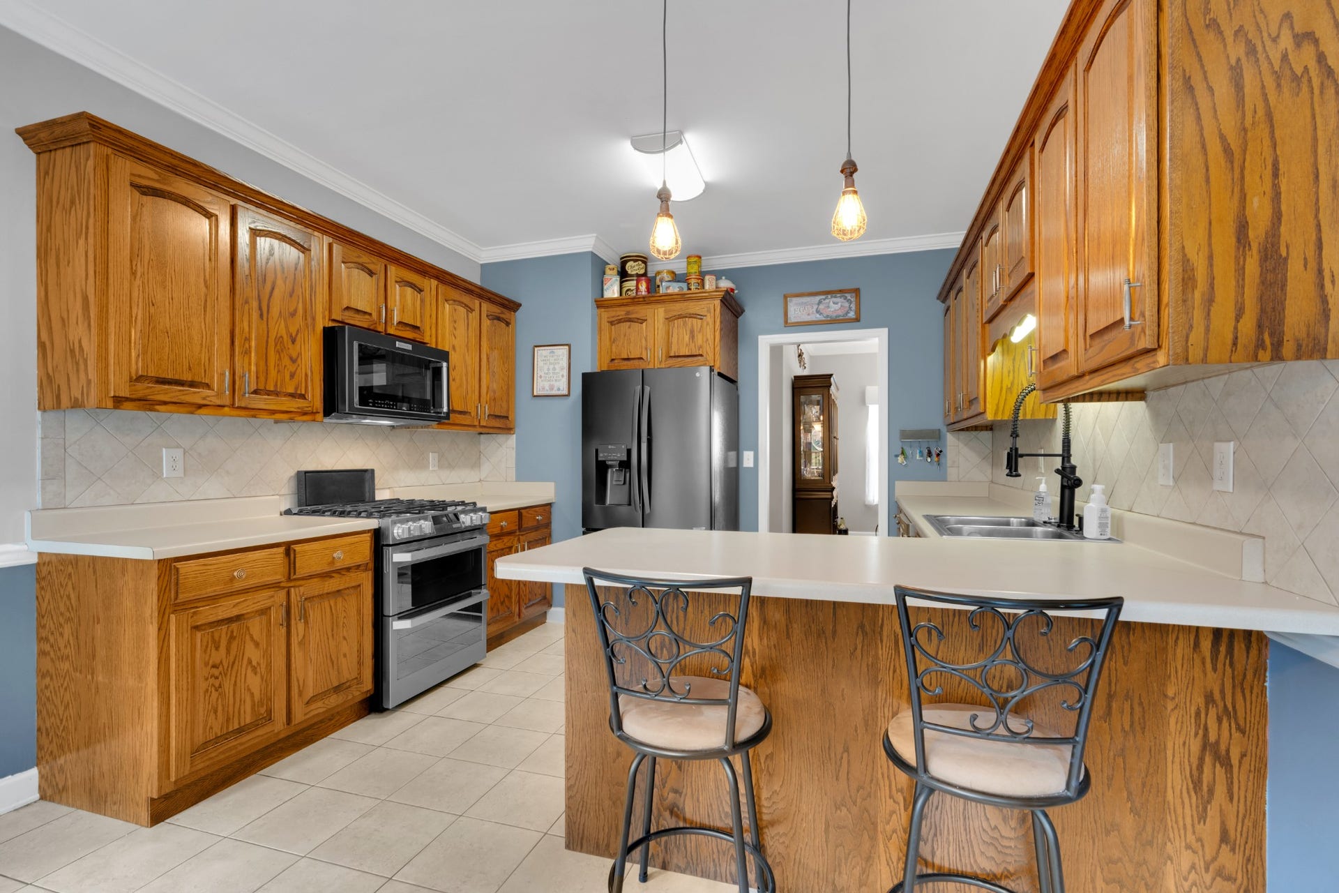 621 Big Oak Dr, Manchester, TN 37355 Breakfast bar