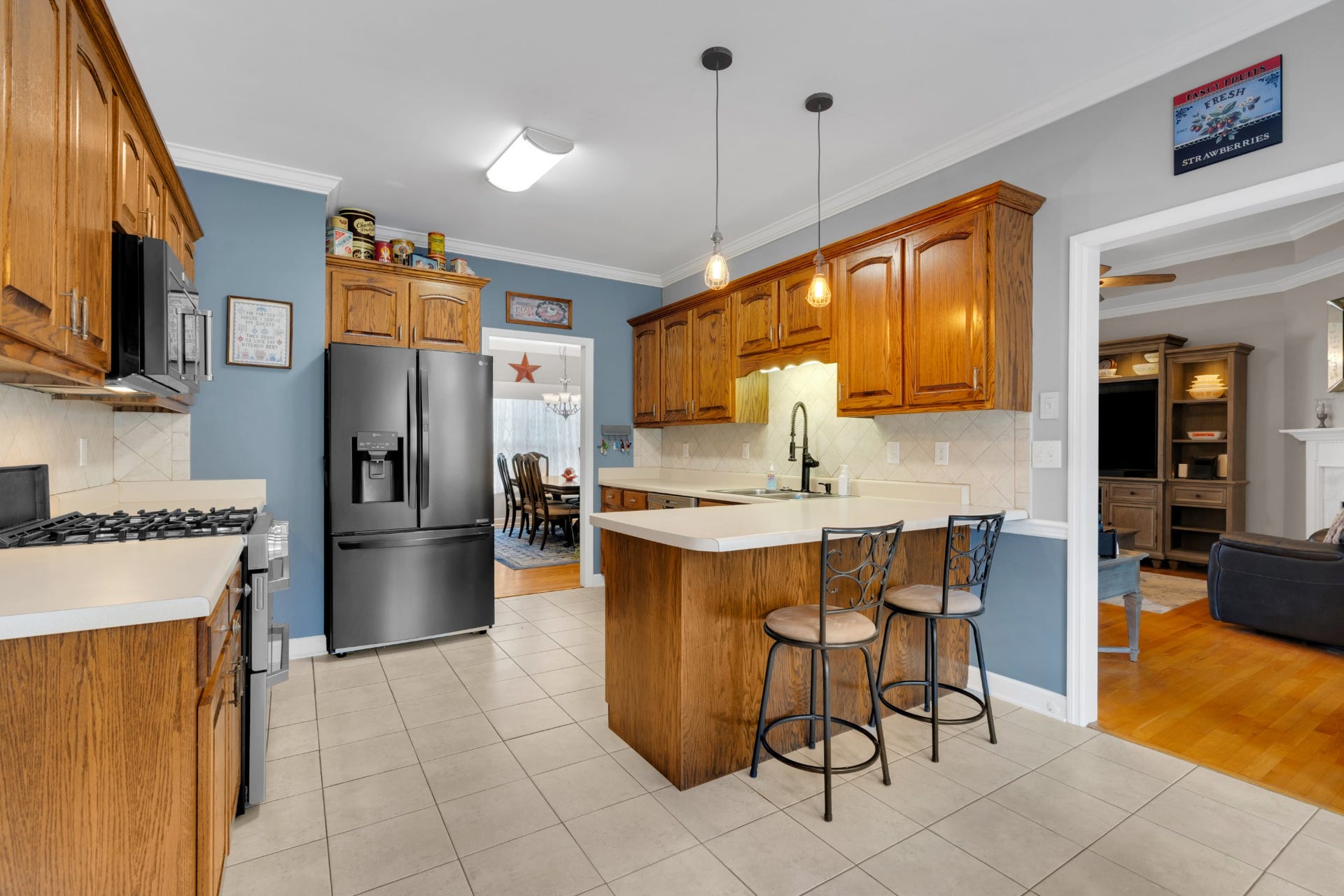 621 Big Oak Dr, Manchester, TN 37355 Lots of cabinet space!