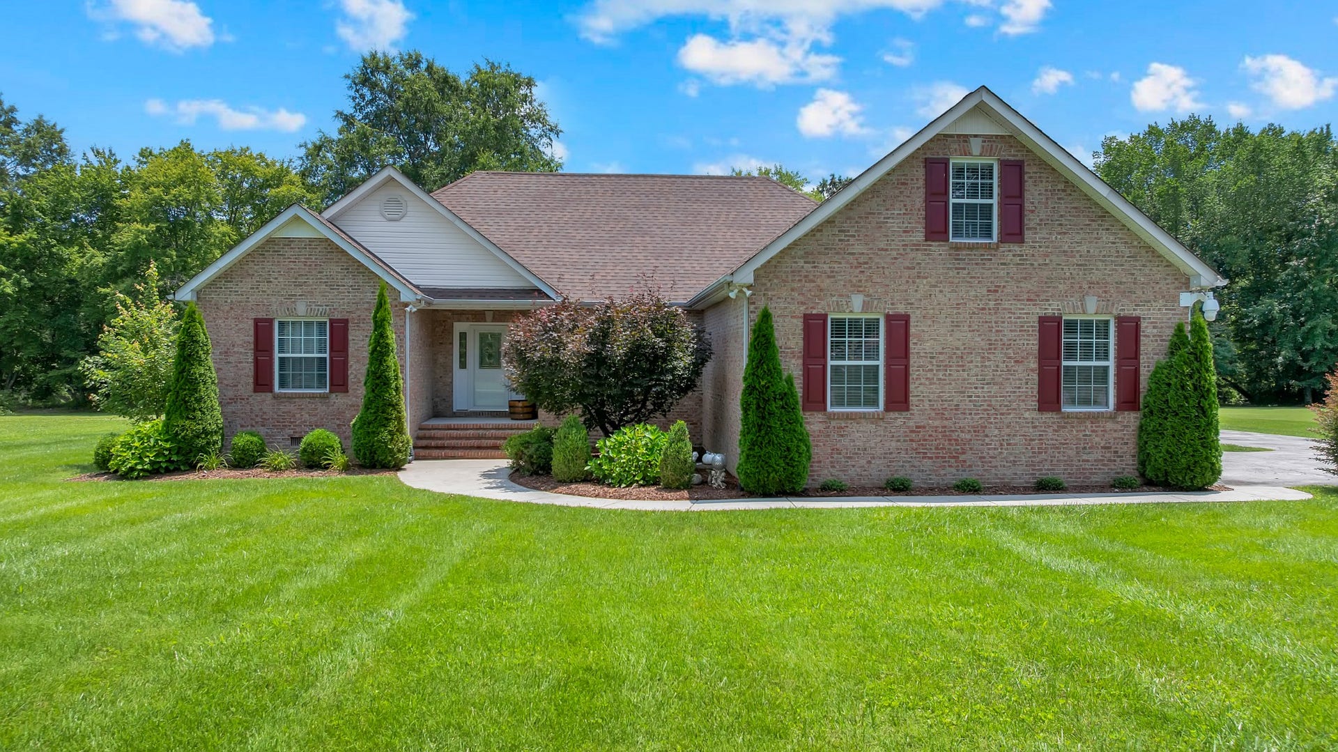 621 Big Oak Dr, Manchester, TN 37355 Welcome Home!!