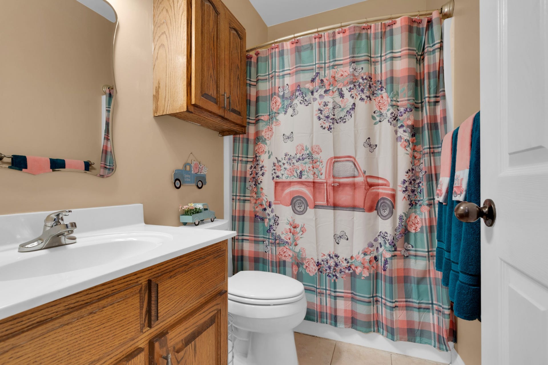 621 Big Oak Dr, Manchester, TN 37355 Hall bath