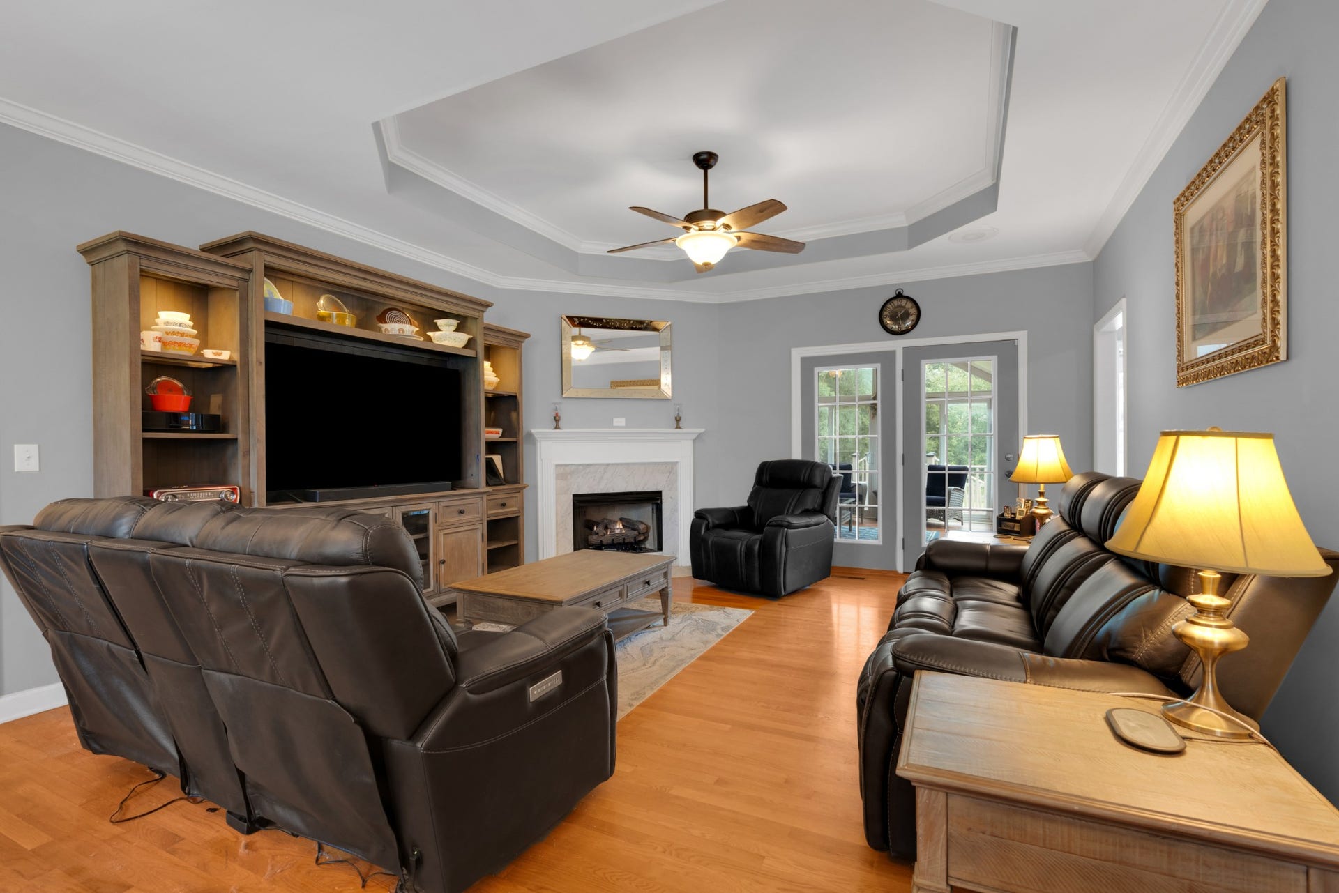 621 Big Oak Dr, Manchester, TN 37355 Great location for movie night or game day!