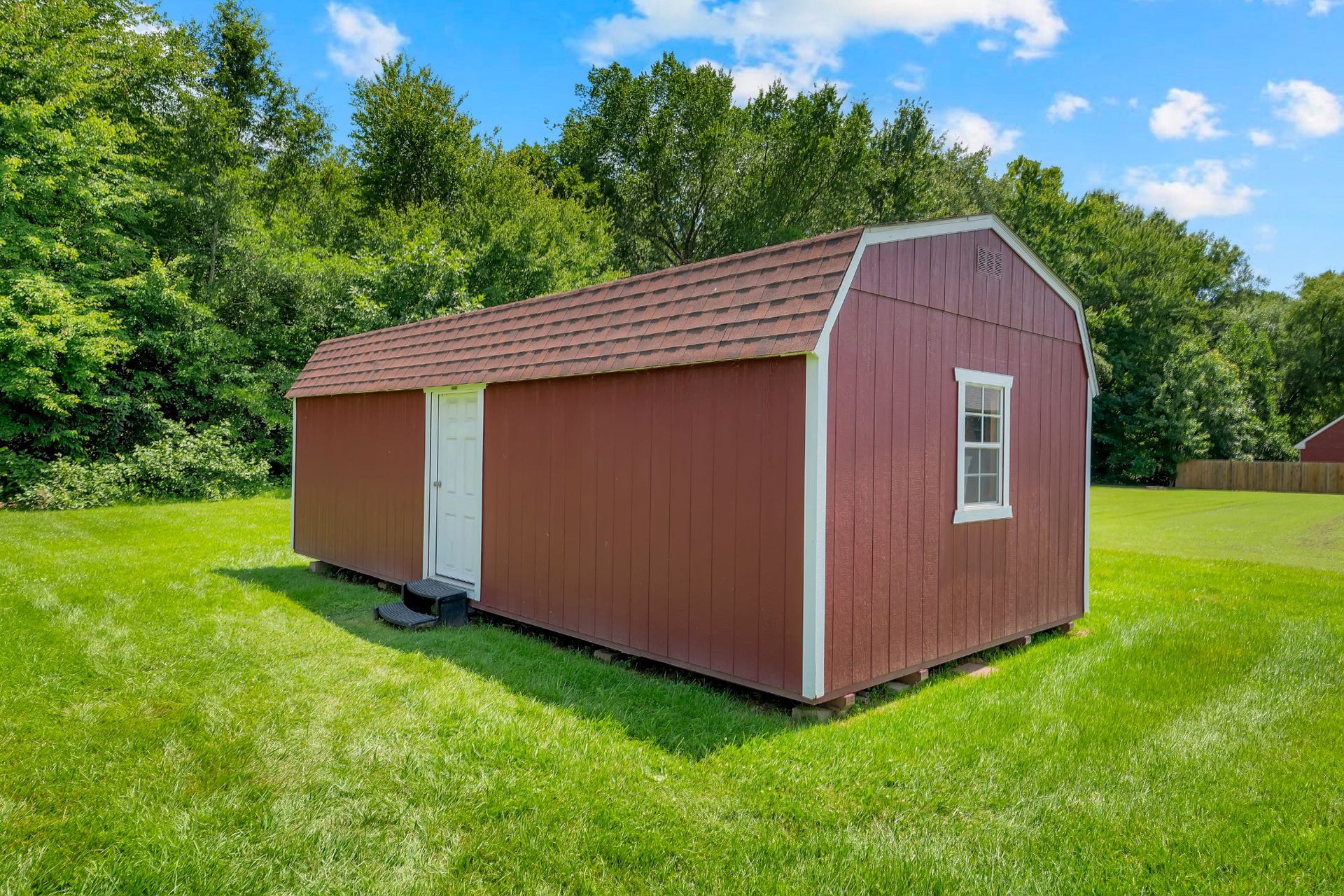 621 Big Oak Dr, Manchester, TN 37355 Great storage for yard tools! or make it your shop.